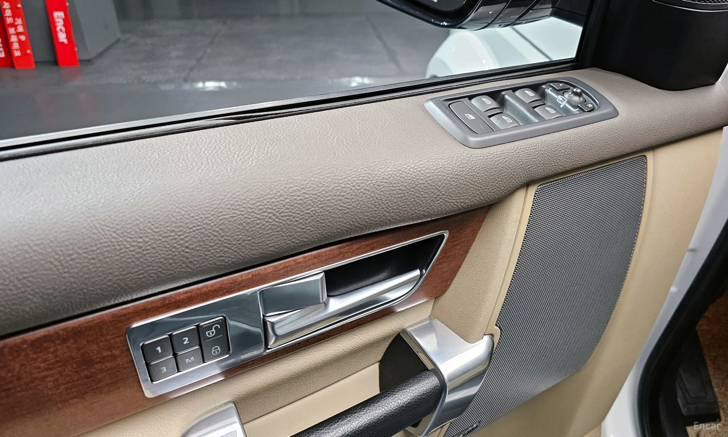 Land Rover Discovery 4 превью 16