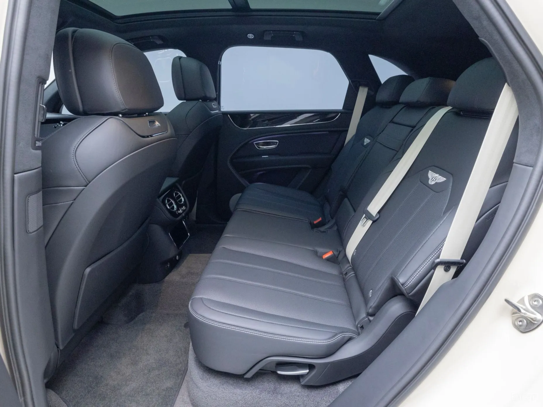 Bentley Bentayga превью 12