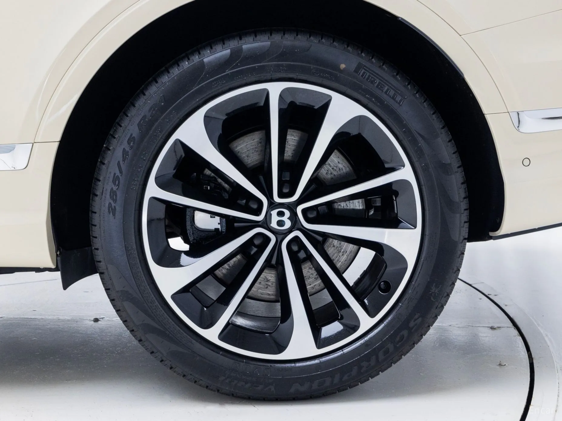 Bentley Bentayga превью 5