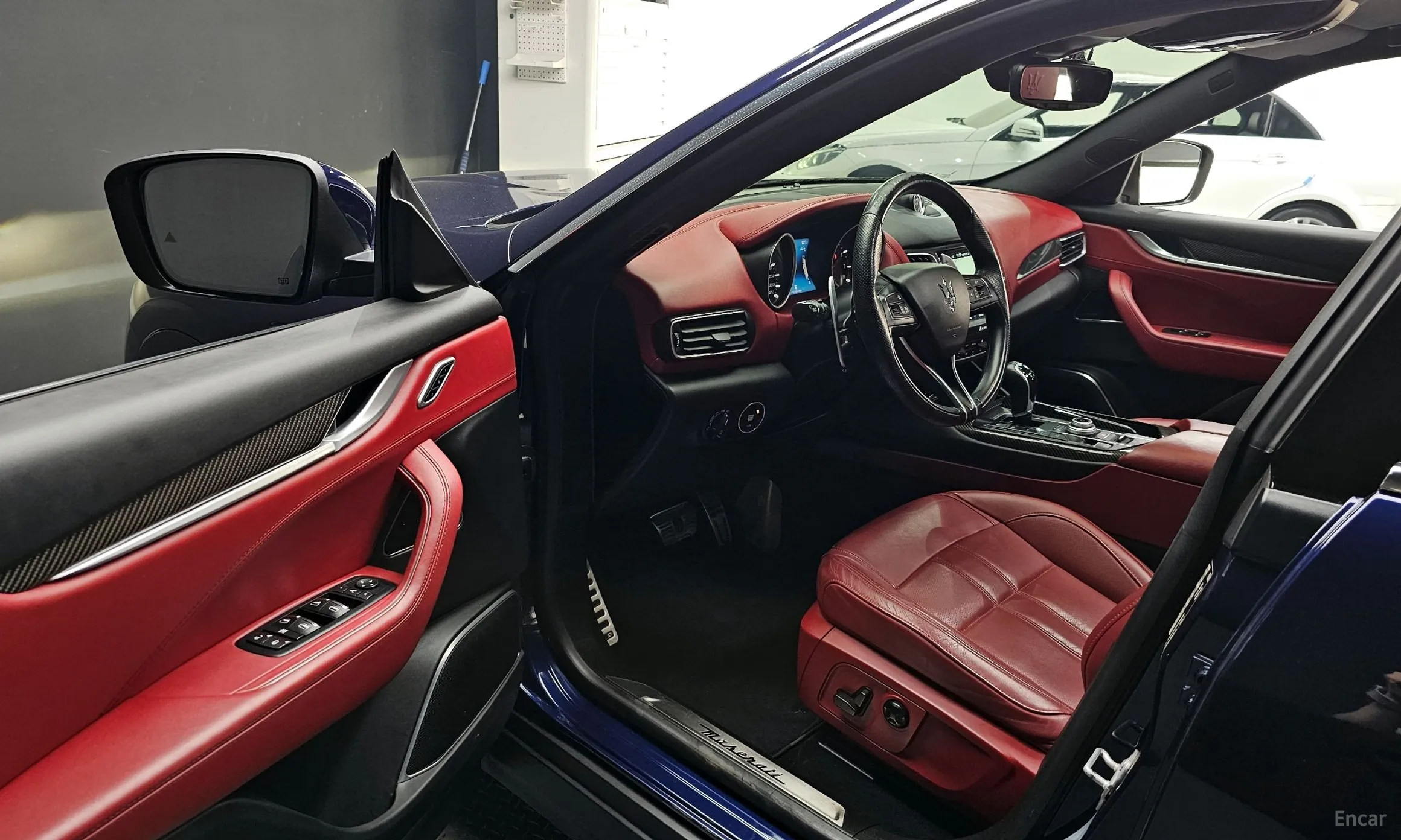Maserati Levante превью 10