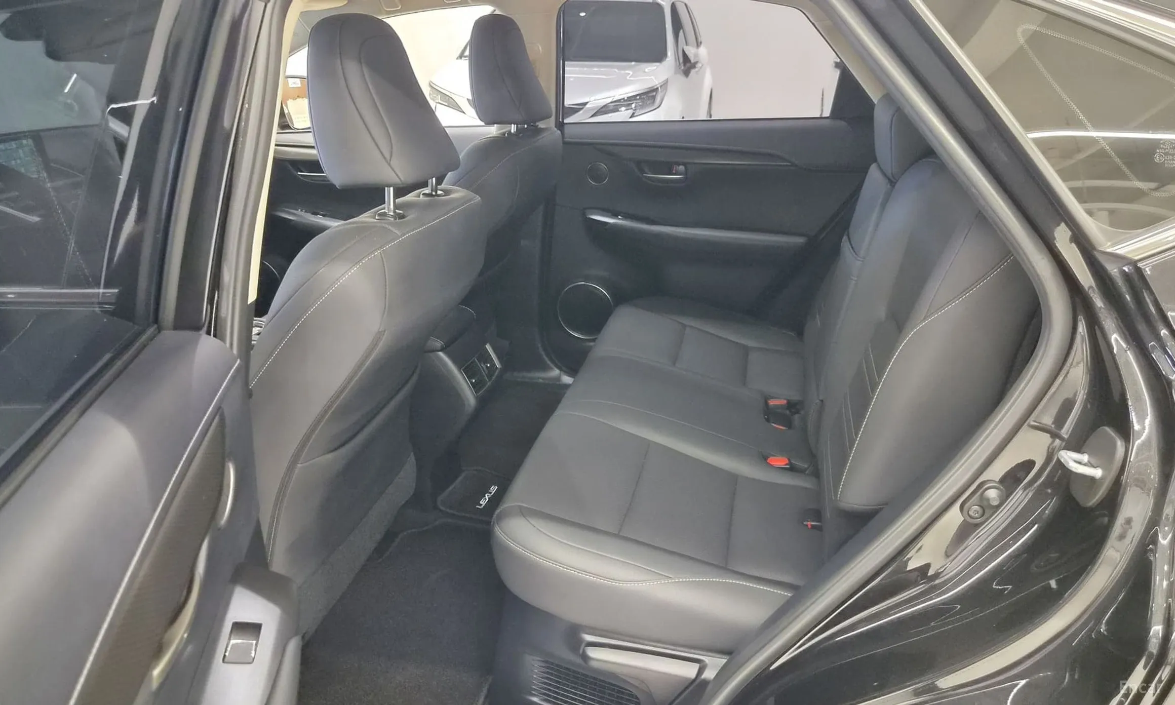 Lexus NX300h превью 11