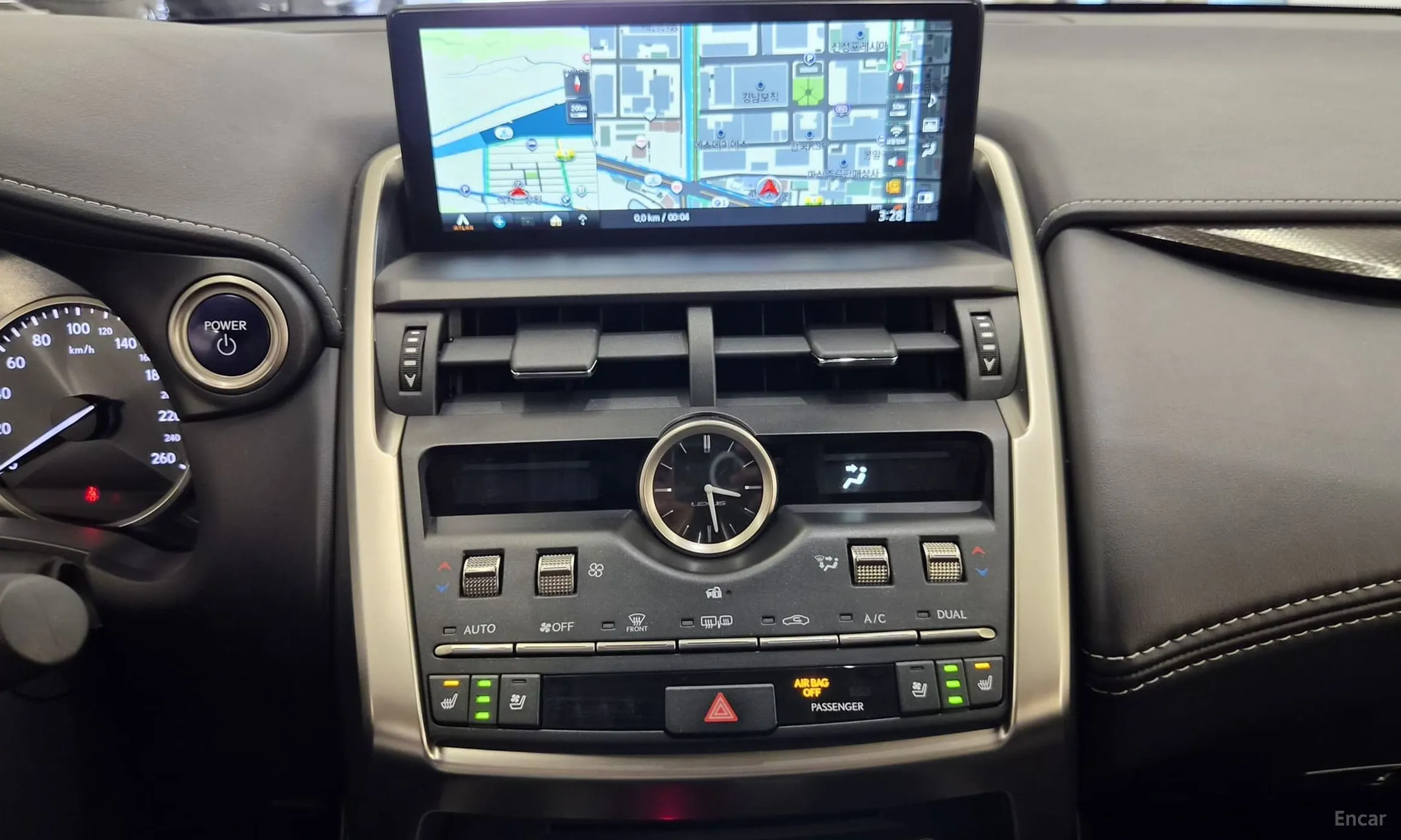 Lexus NX300h превью 14