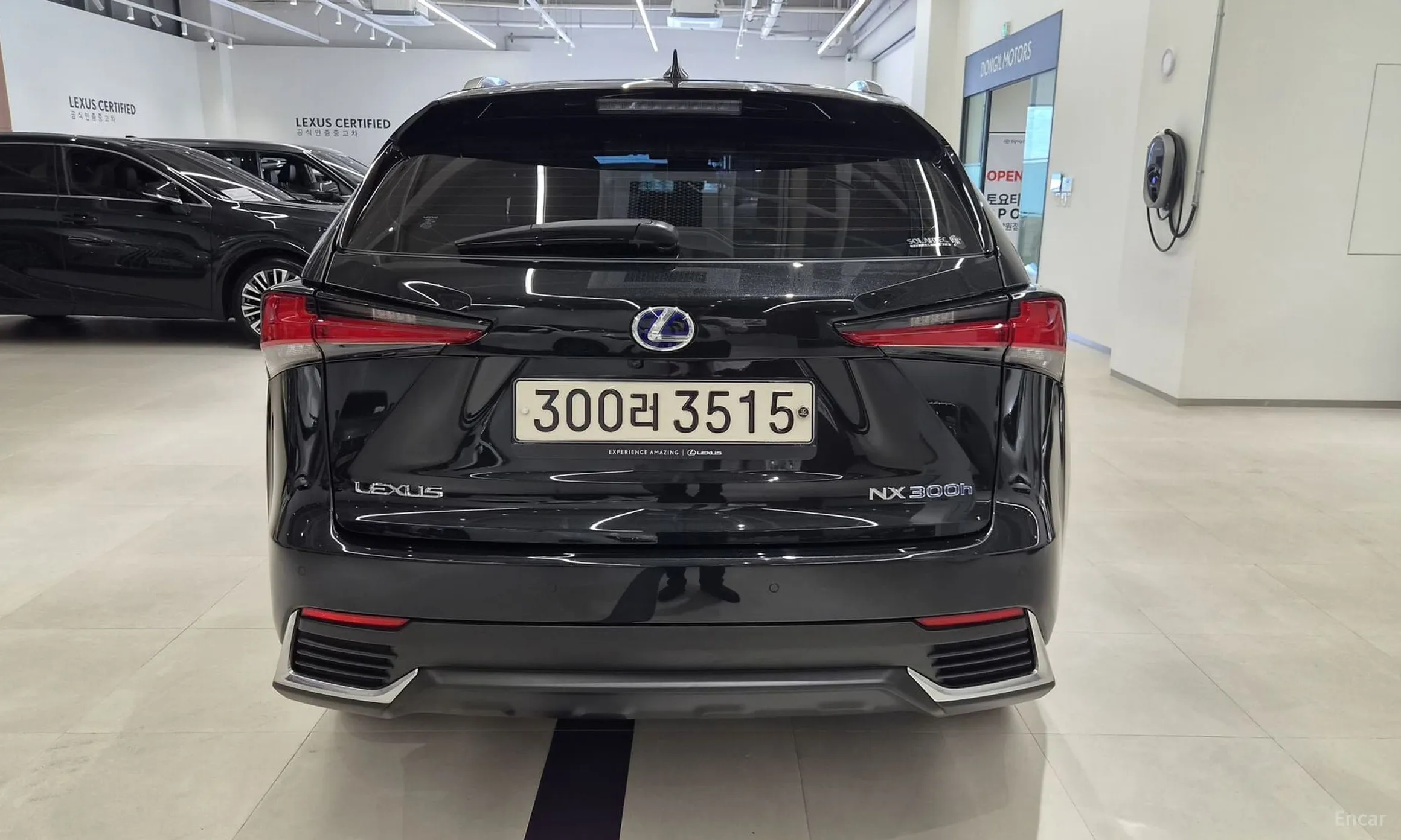 Lexus NX300h превью 4