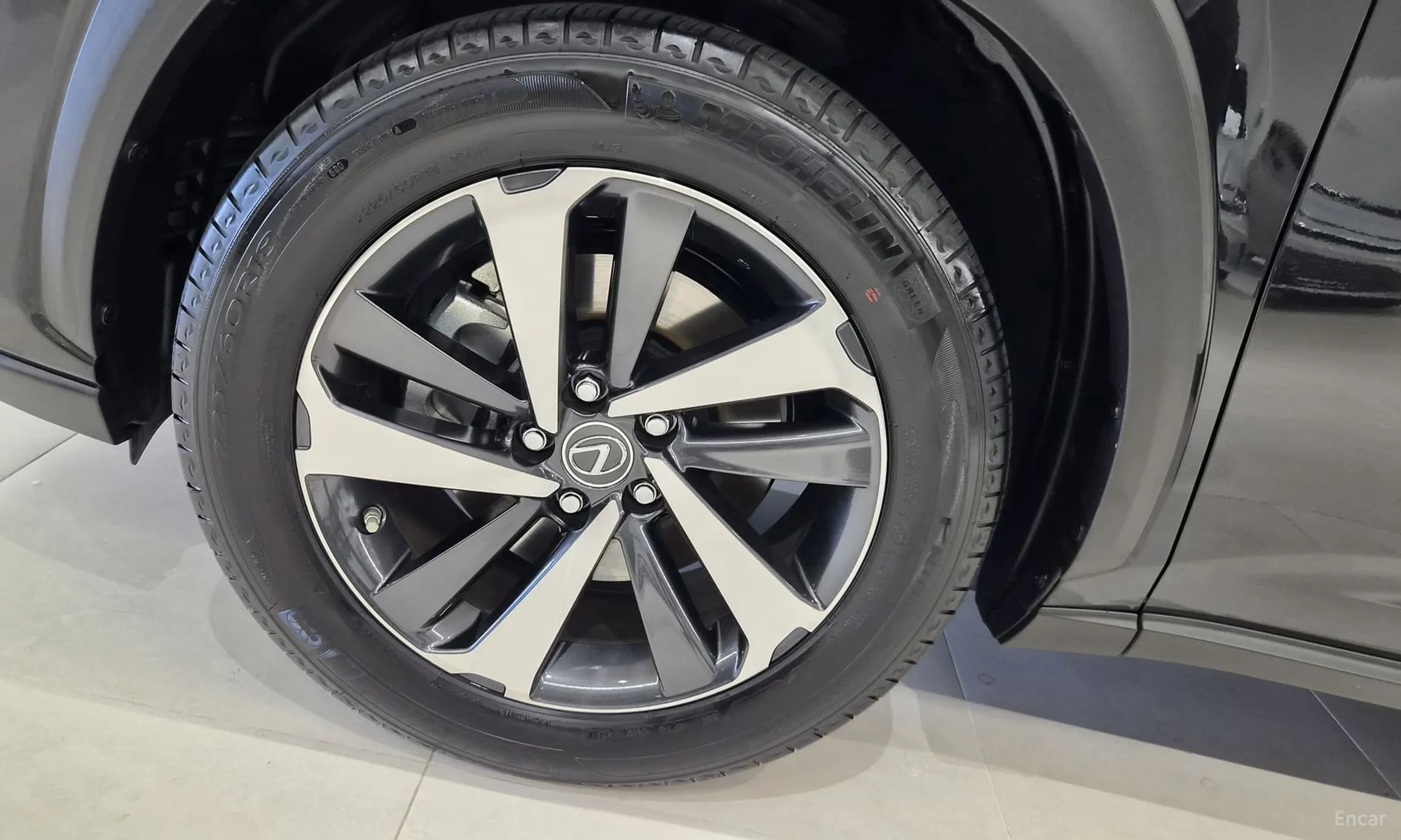 Lexus NX300h превью 5
