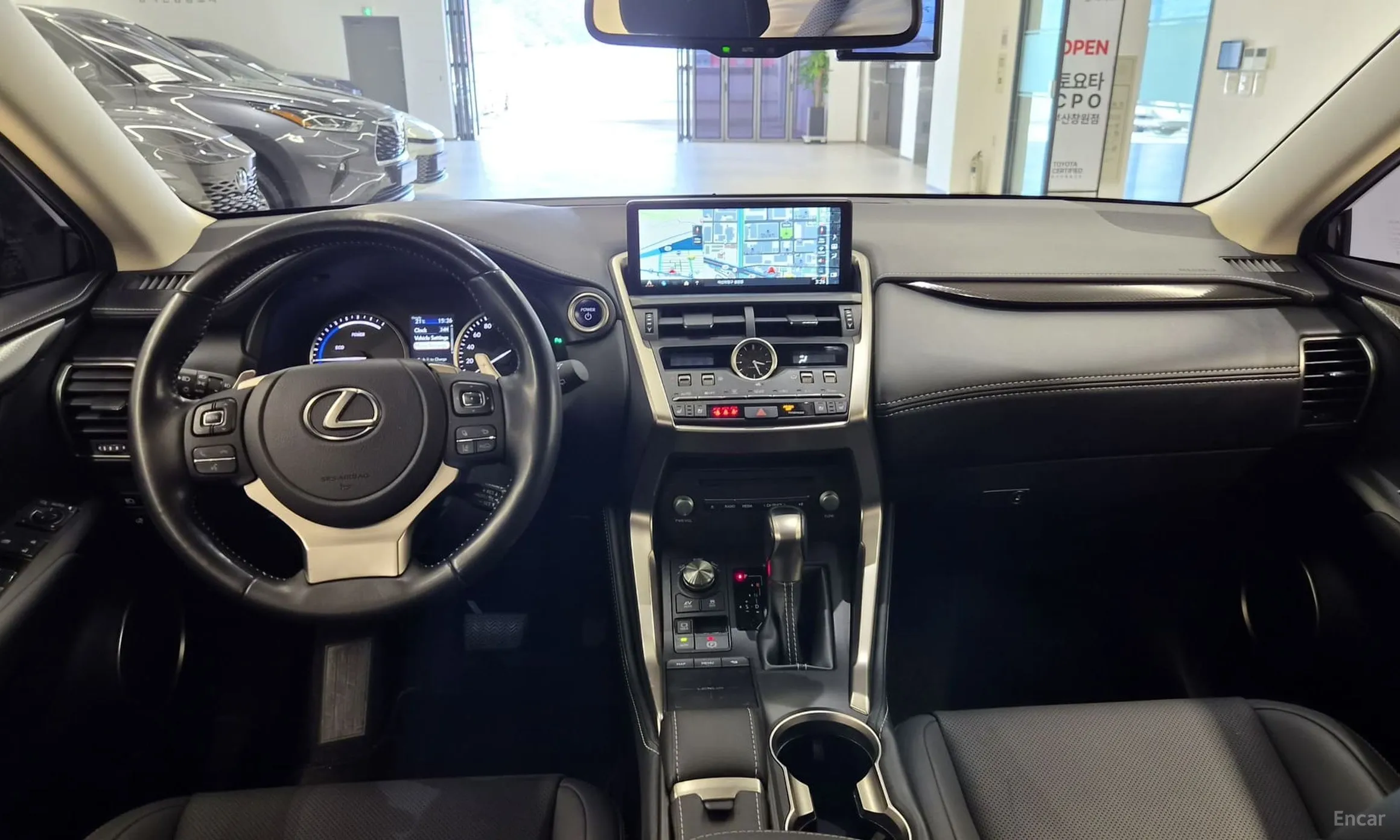 Lexus NX300h превью 7