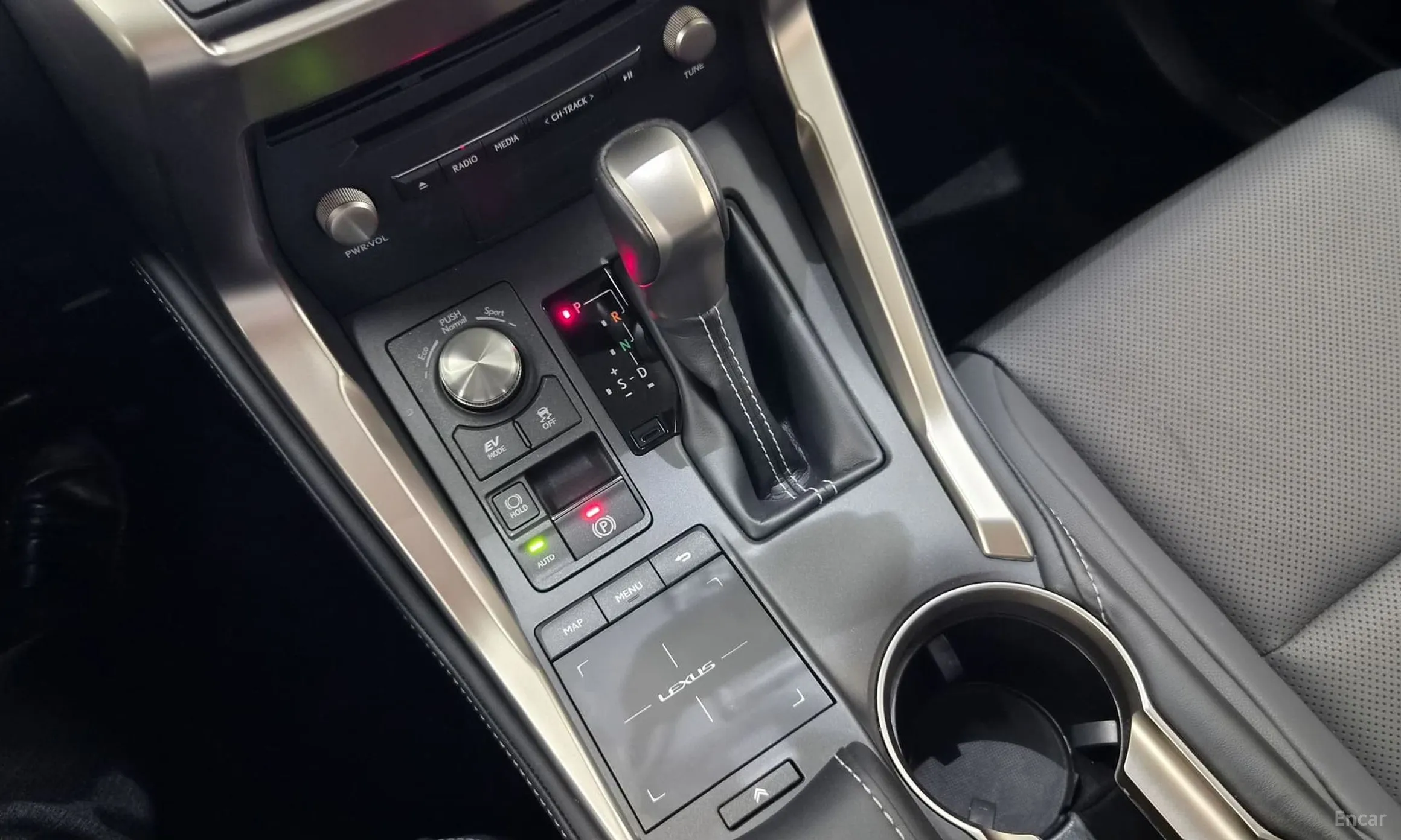 Lexus NX300h превью 9