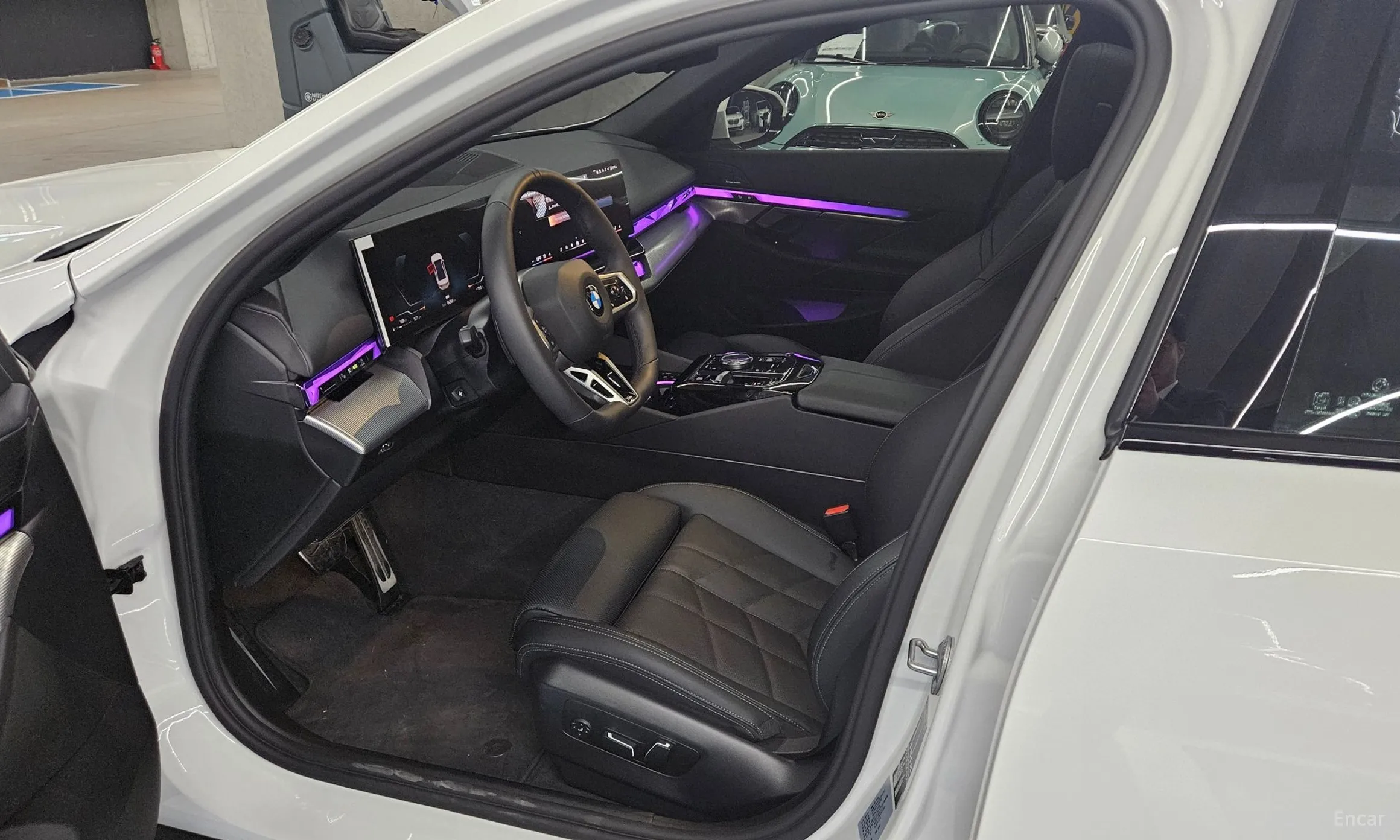 BMW 5 Series (G60) превью 10