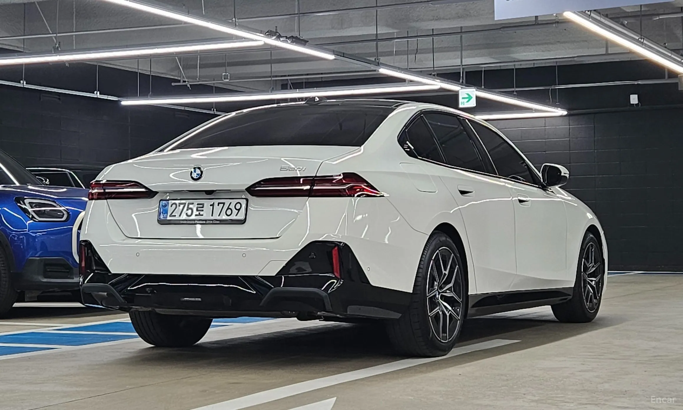 BMW 5 Series (G60) превью 2