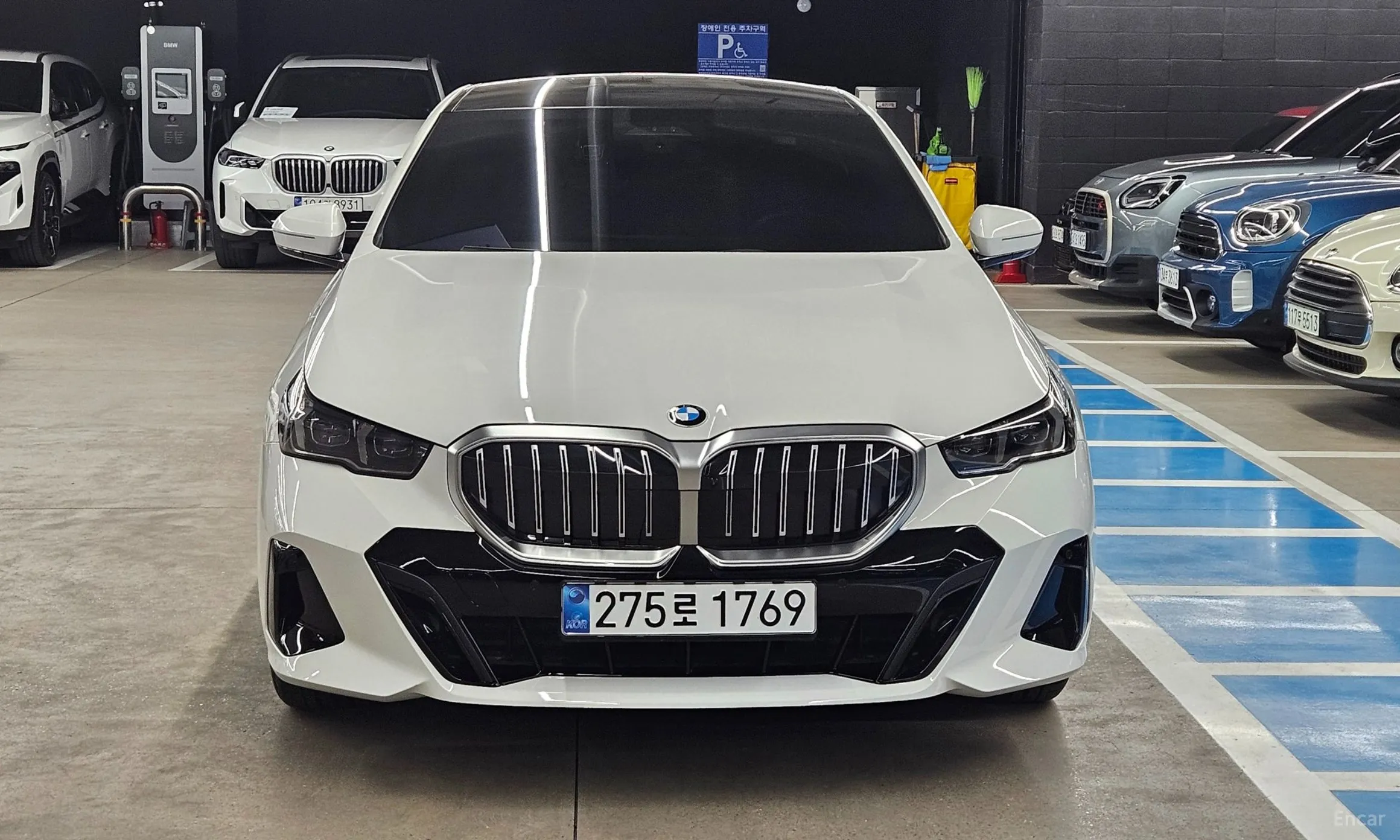 BMW 5 Series (G60) превью 3