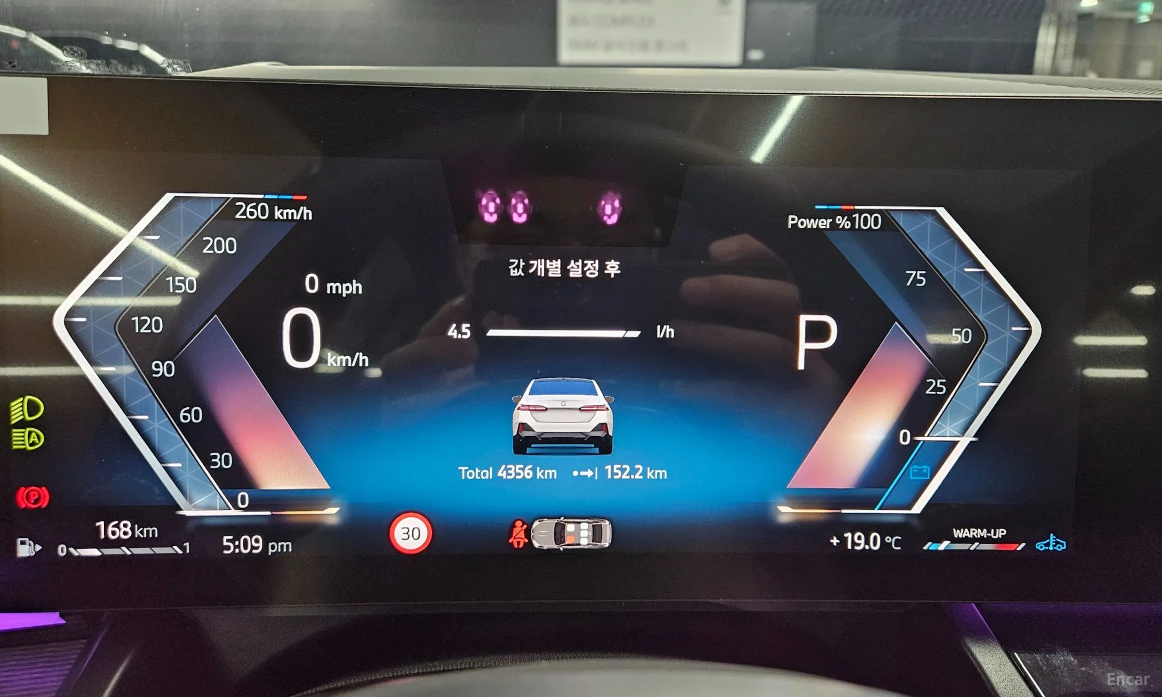 BMW 5 Series (G60) превью 8