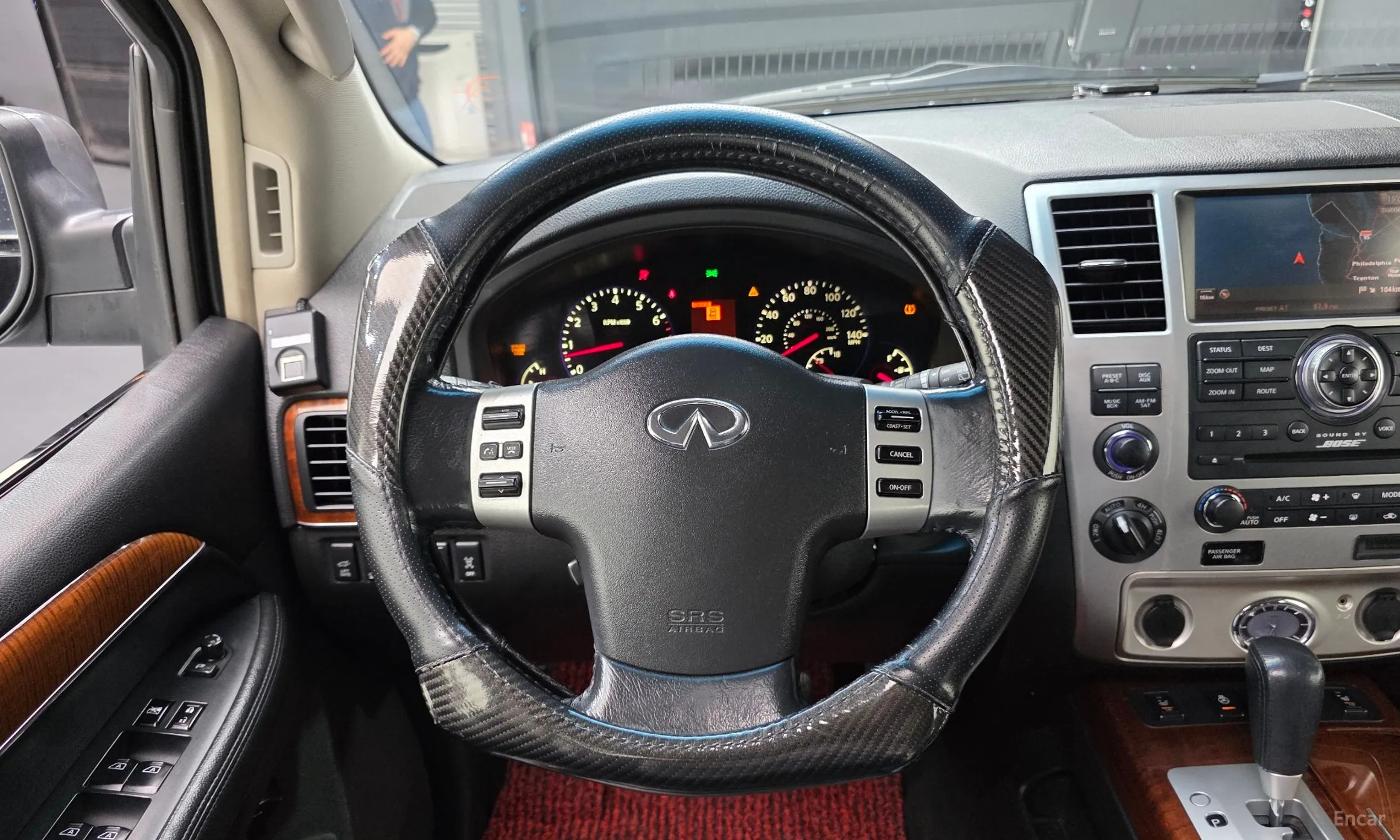 Infiniti QX56 превью 13
