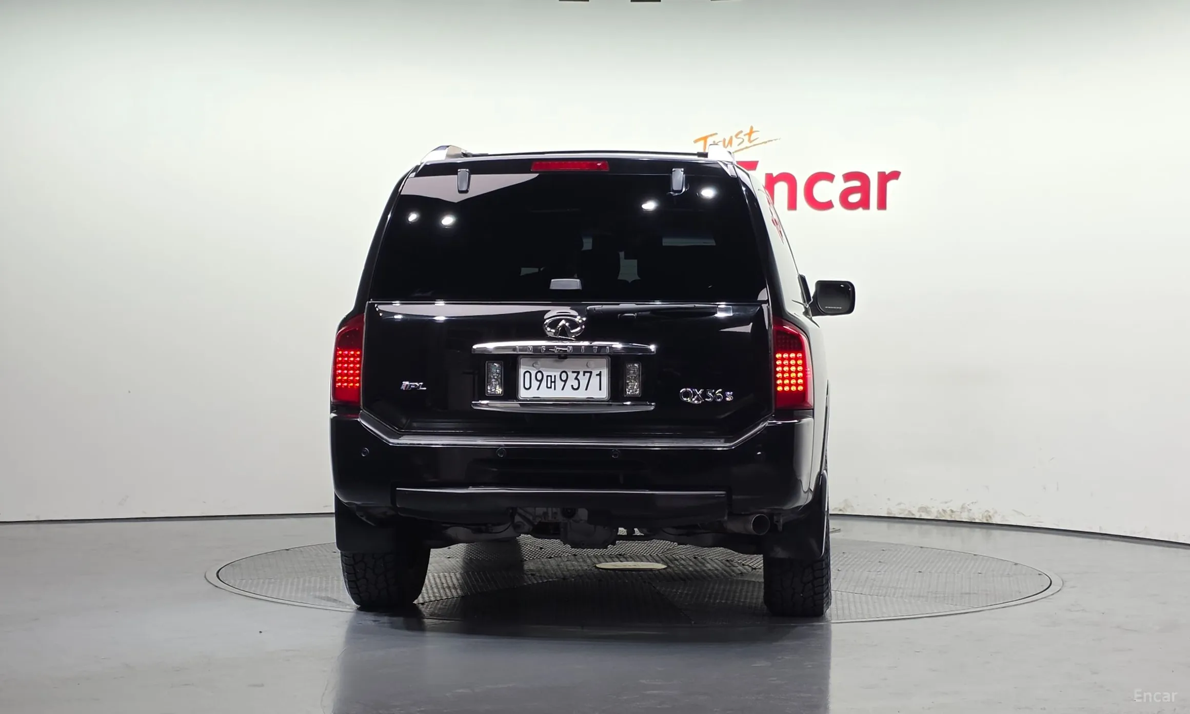 Infiniti QX56 превью 4