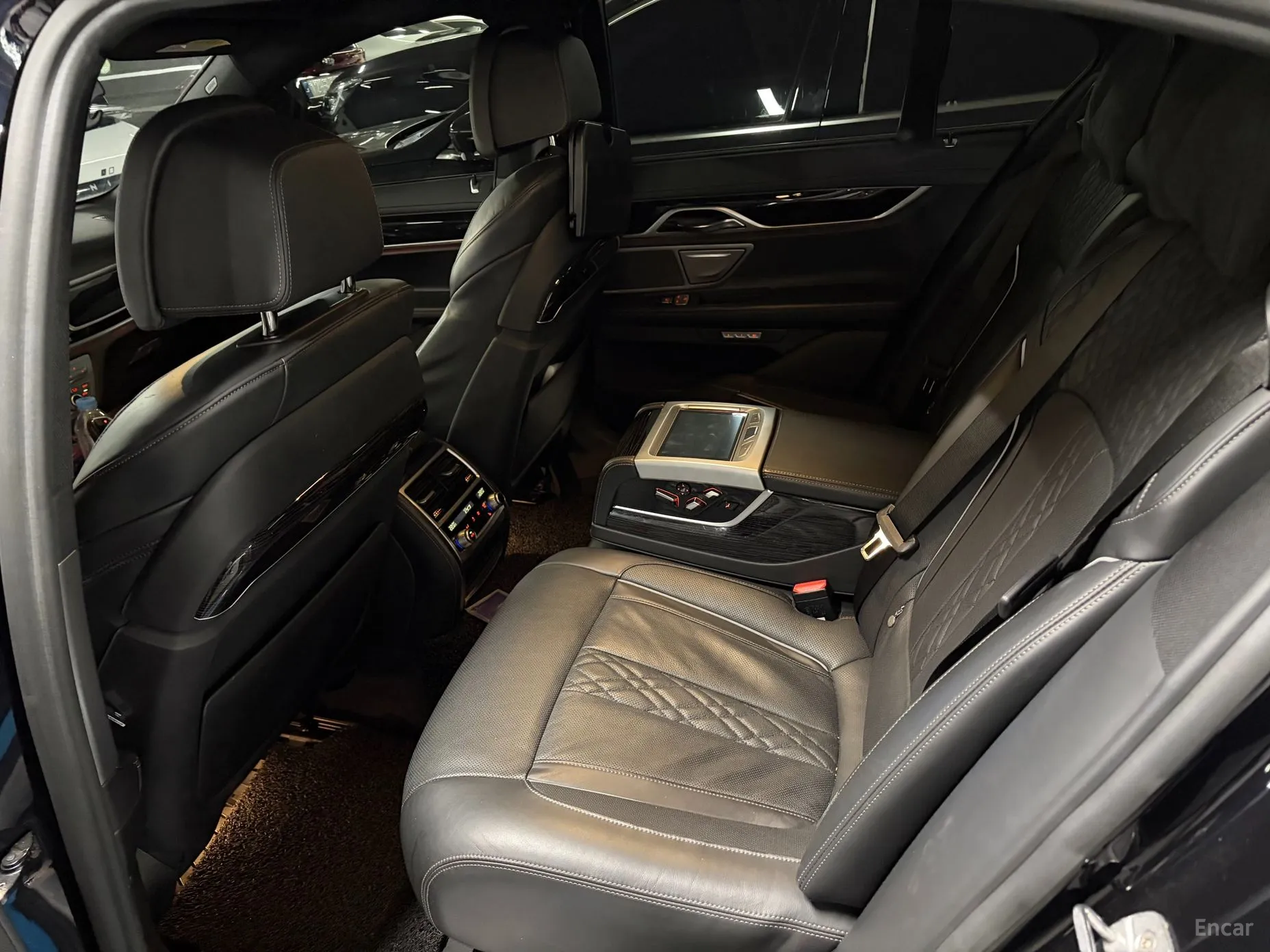 BMW 7 Series (G11) превью 5