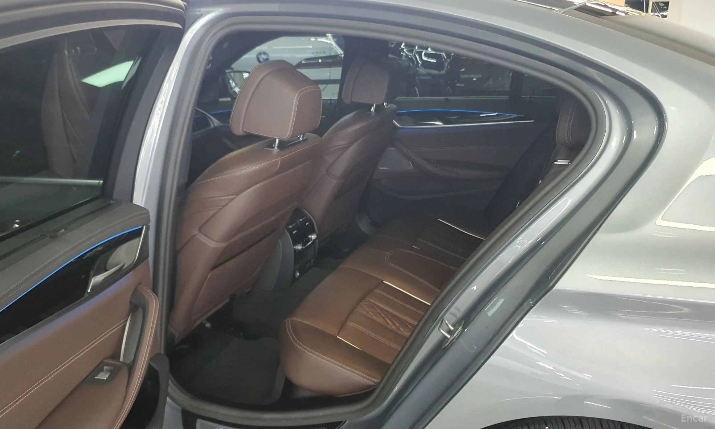 BMW 5 Series (G30) превью 12