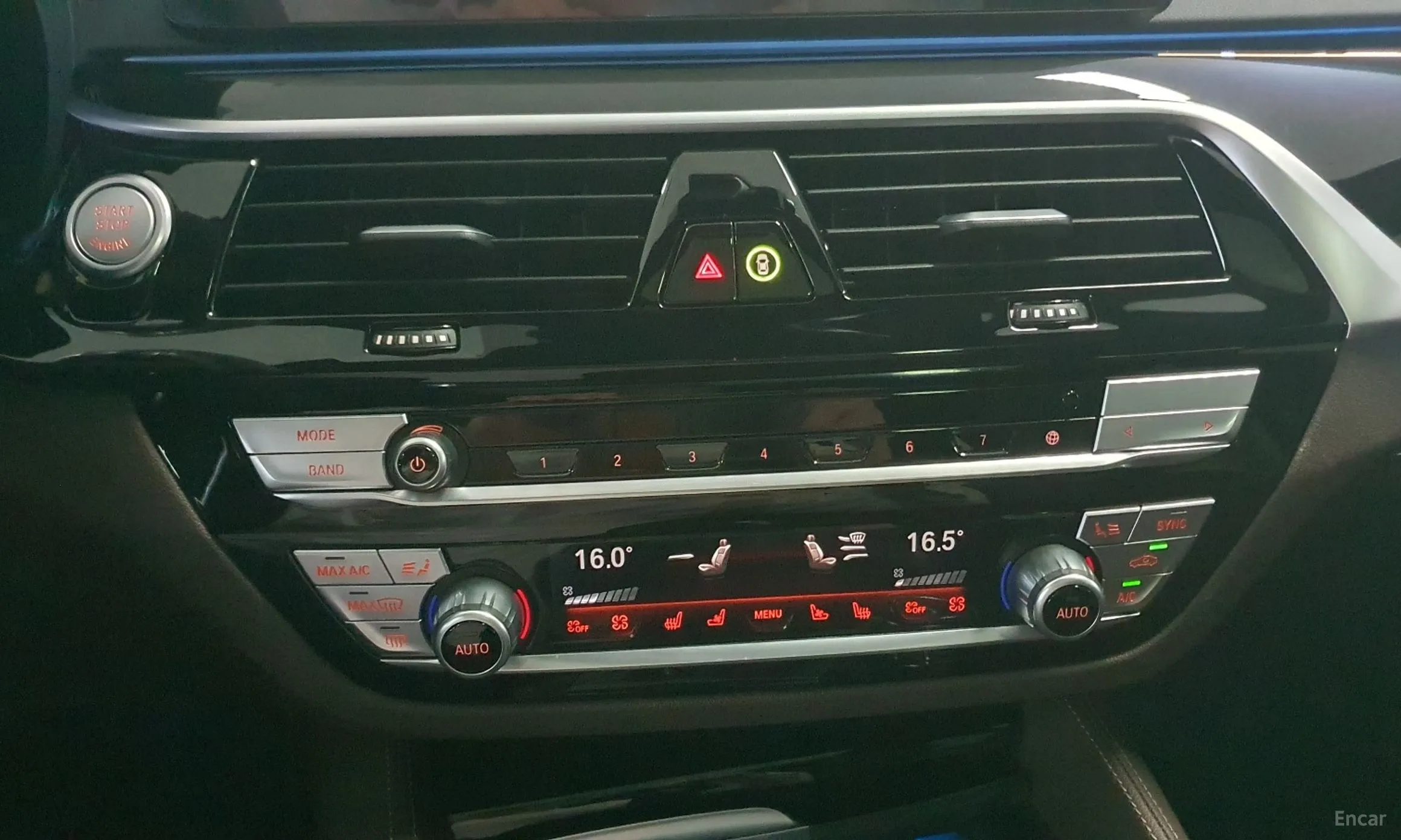 BMW 5 Series (G30) превью 15