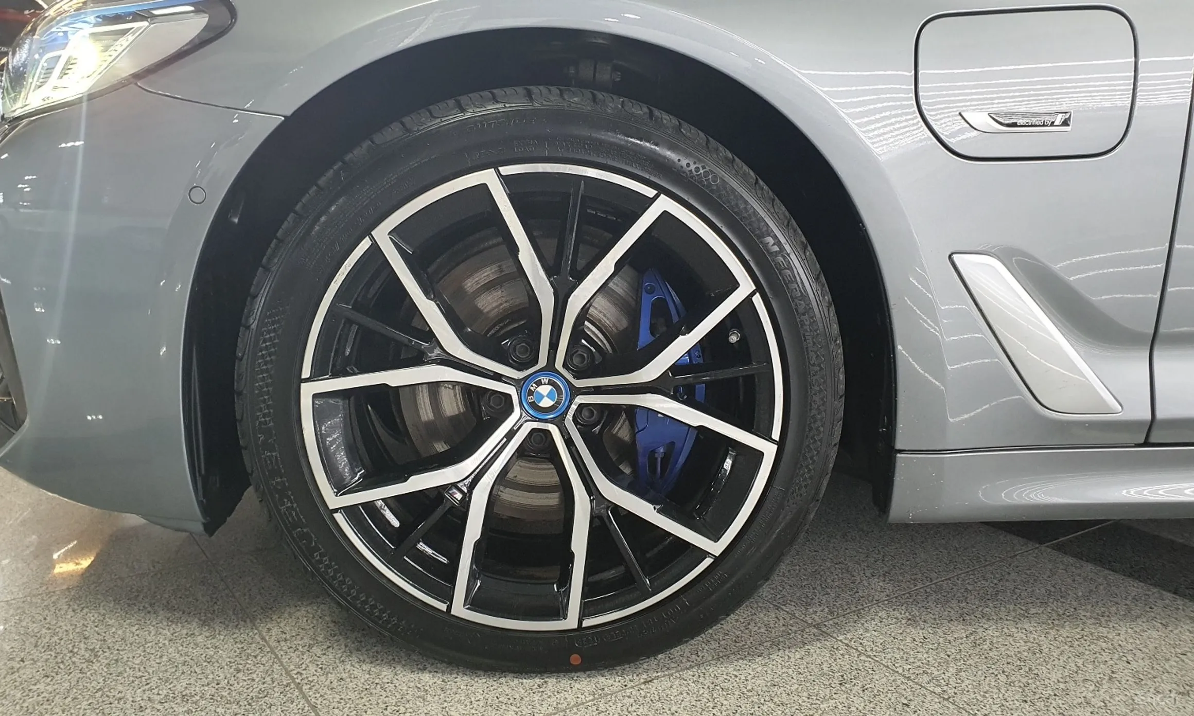 BMW 5 Series (G30) превью 5