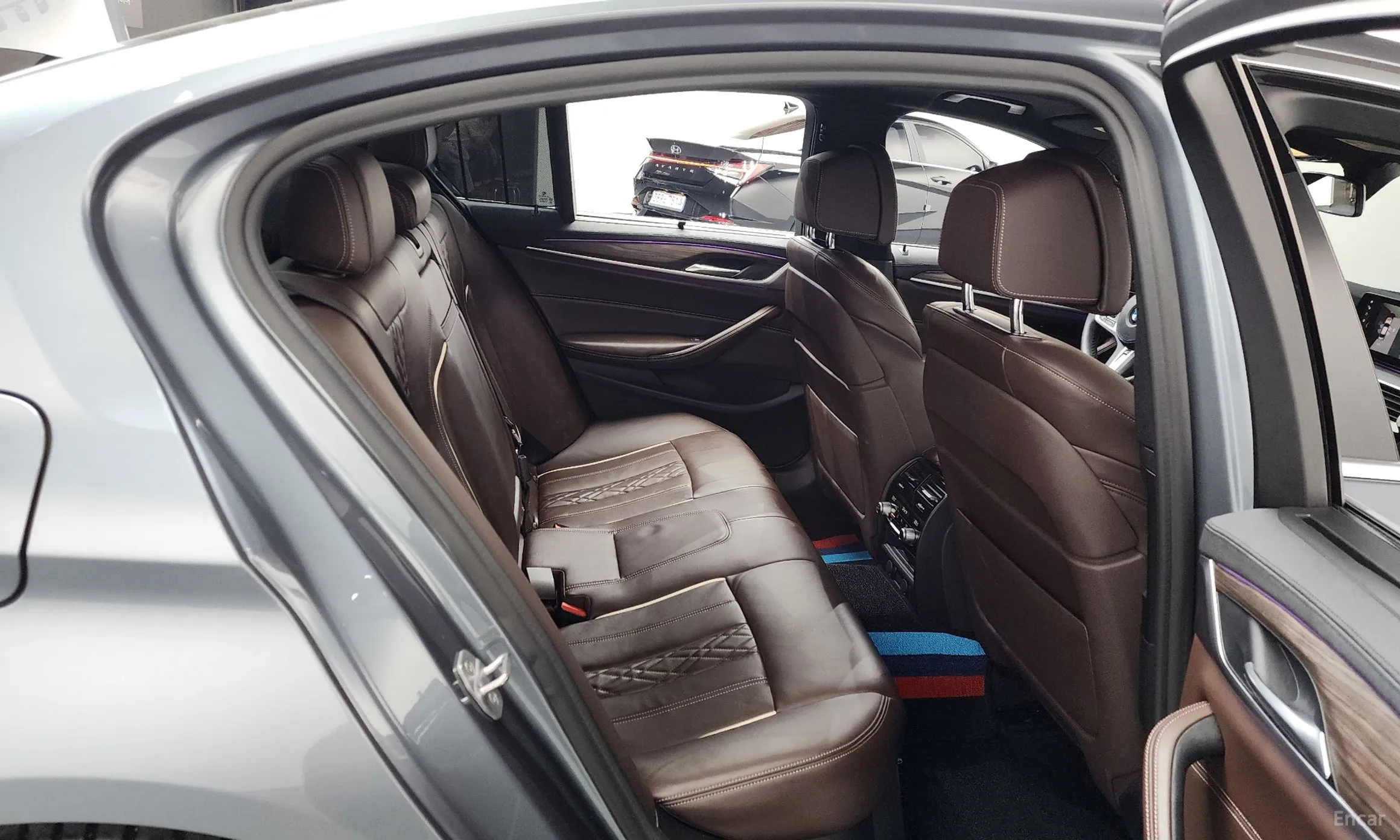BMW 5 Series (G30) превью 11
