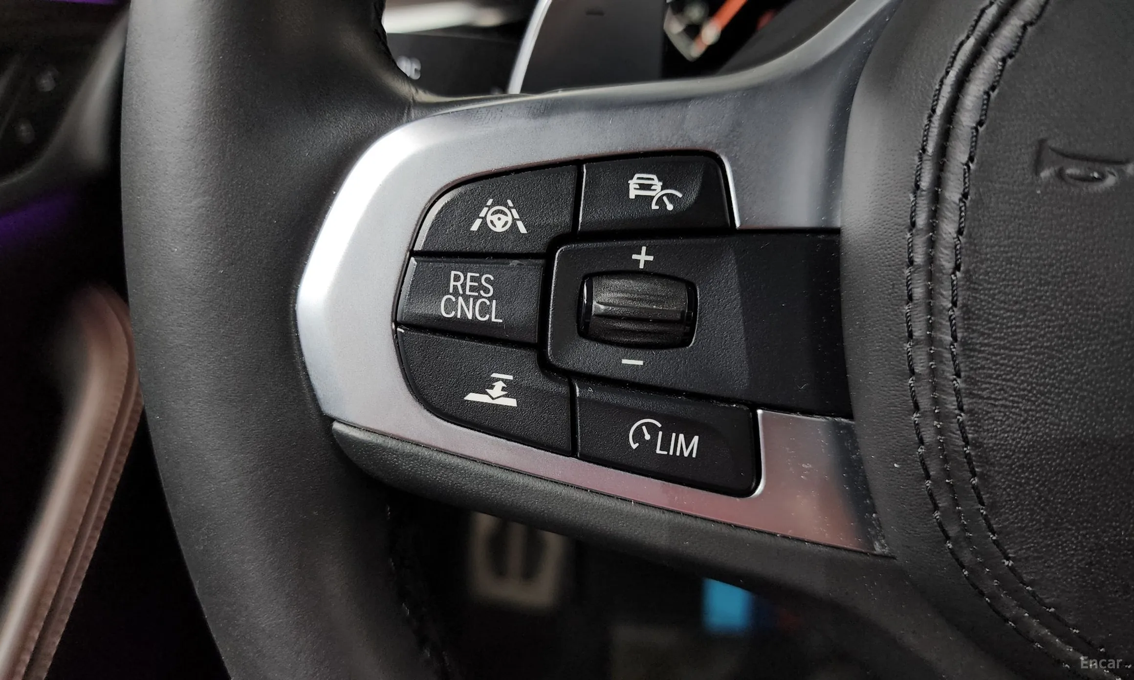 BMW 5 Series (G30) превью 15