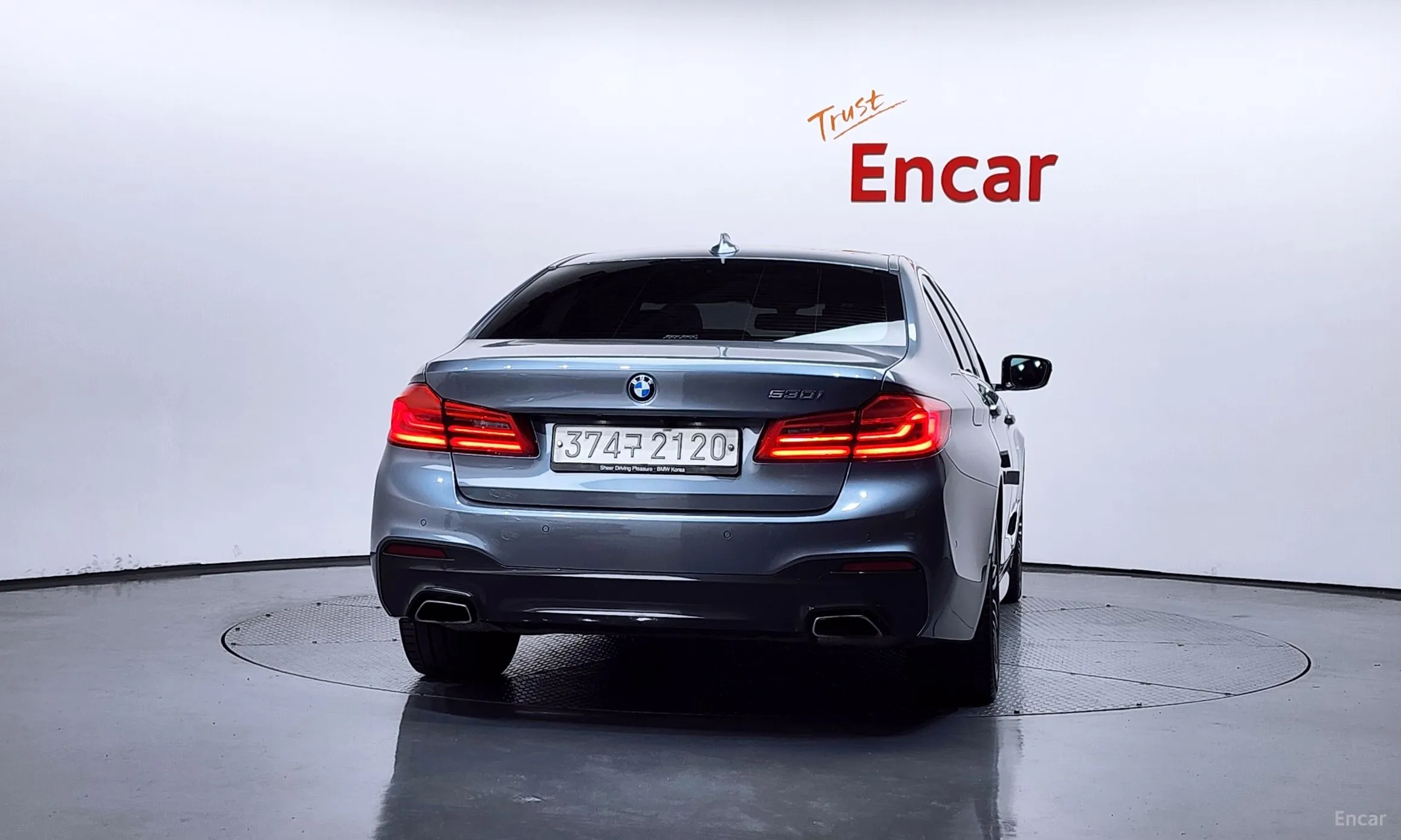 BMW 5 Series (G30) превью 4