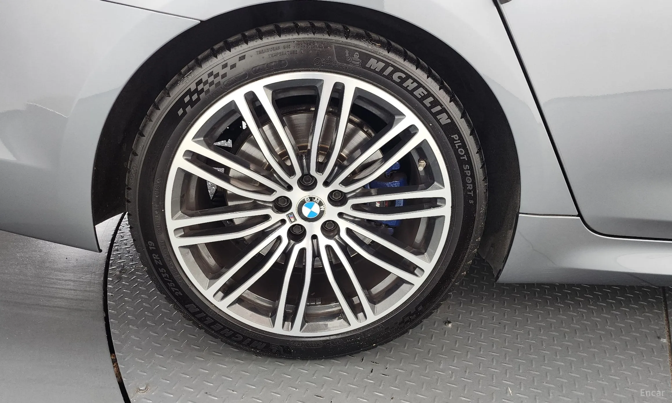 BMW 5 Series (G30) превью 5