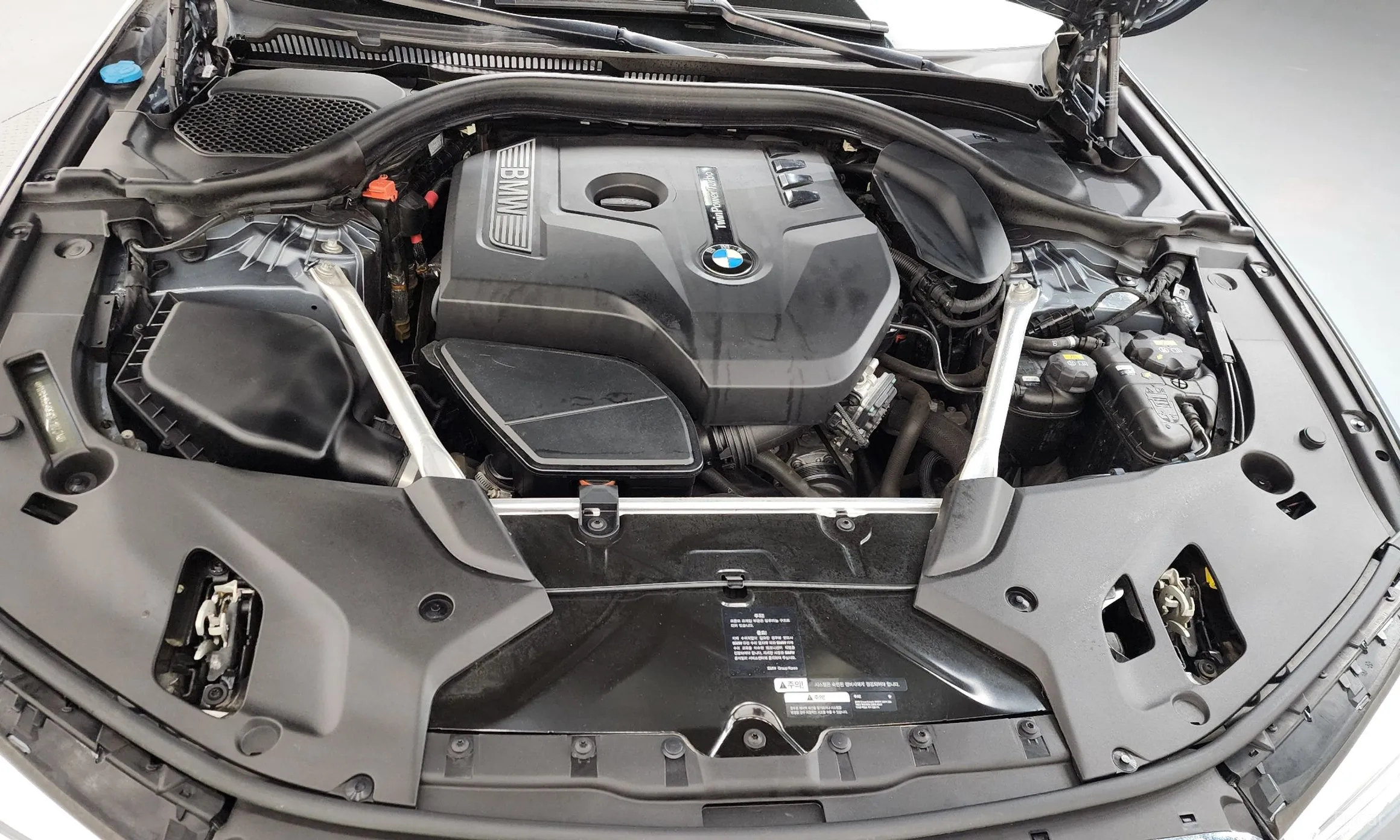 BMW 5 Series (G30) превью 6