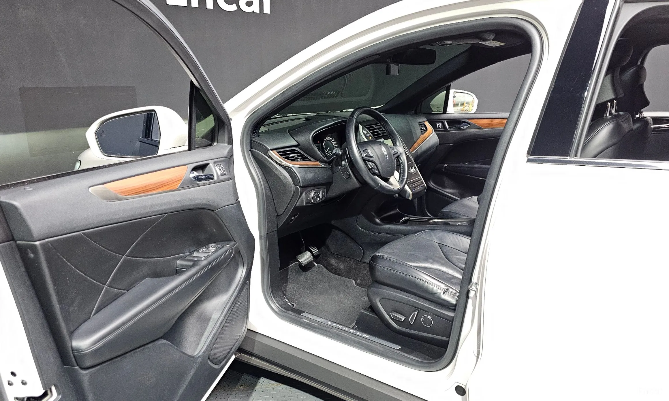 Lincoln MKC превью 10