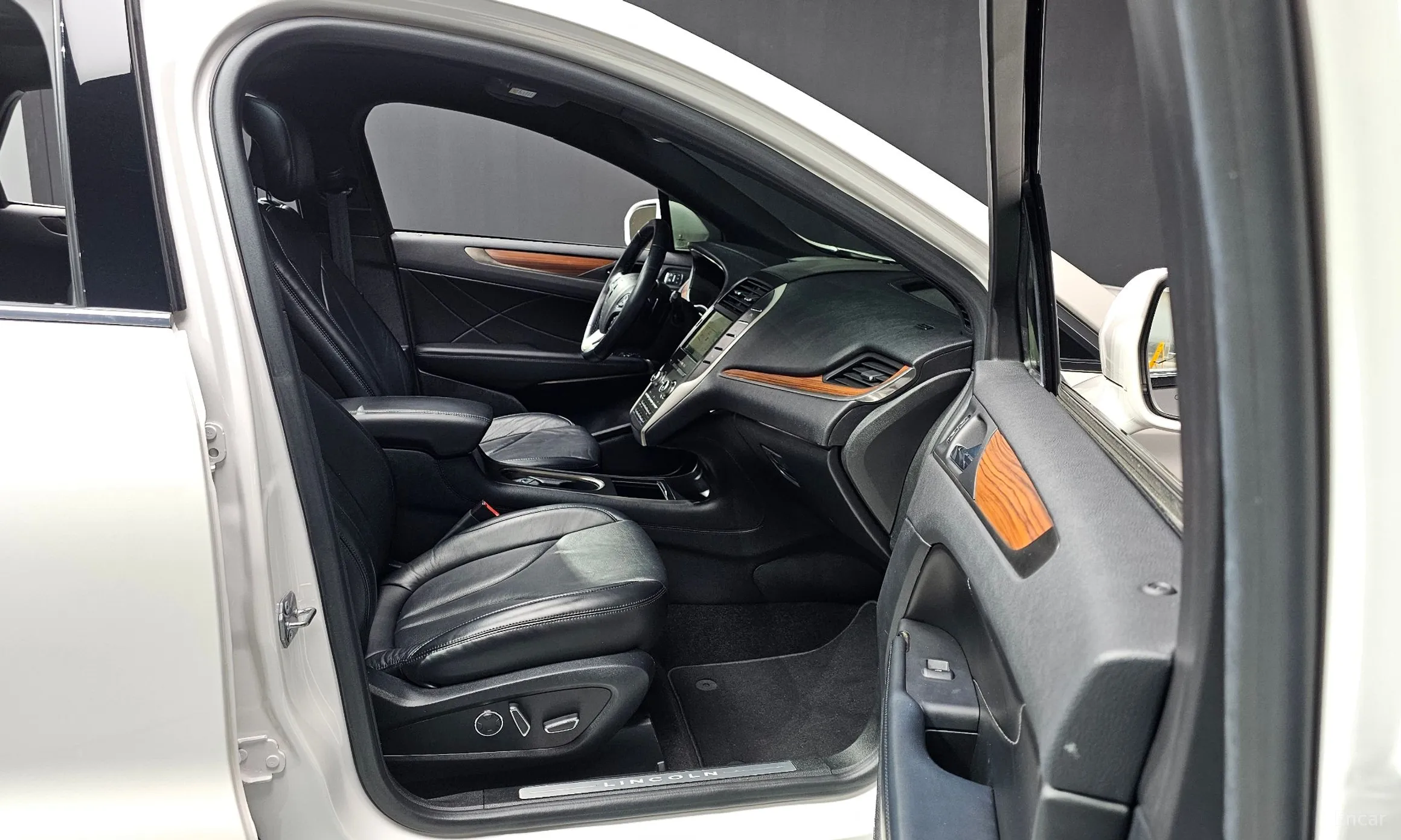 Lincoln MKC превью 11