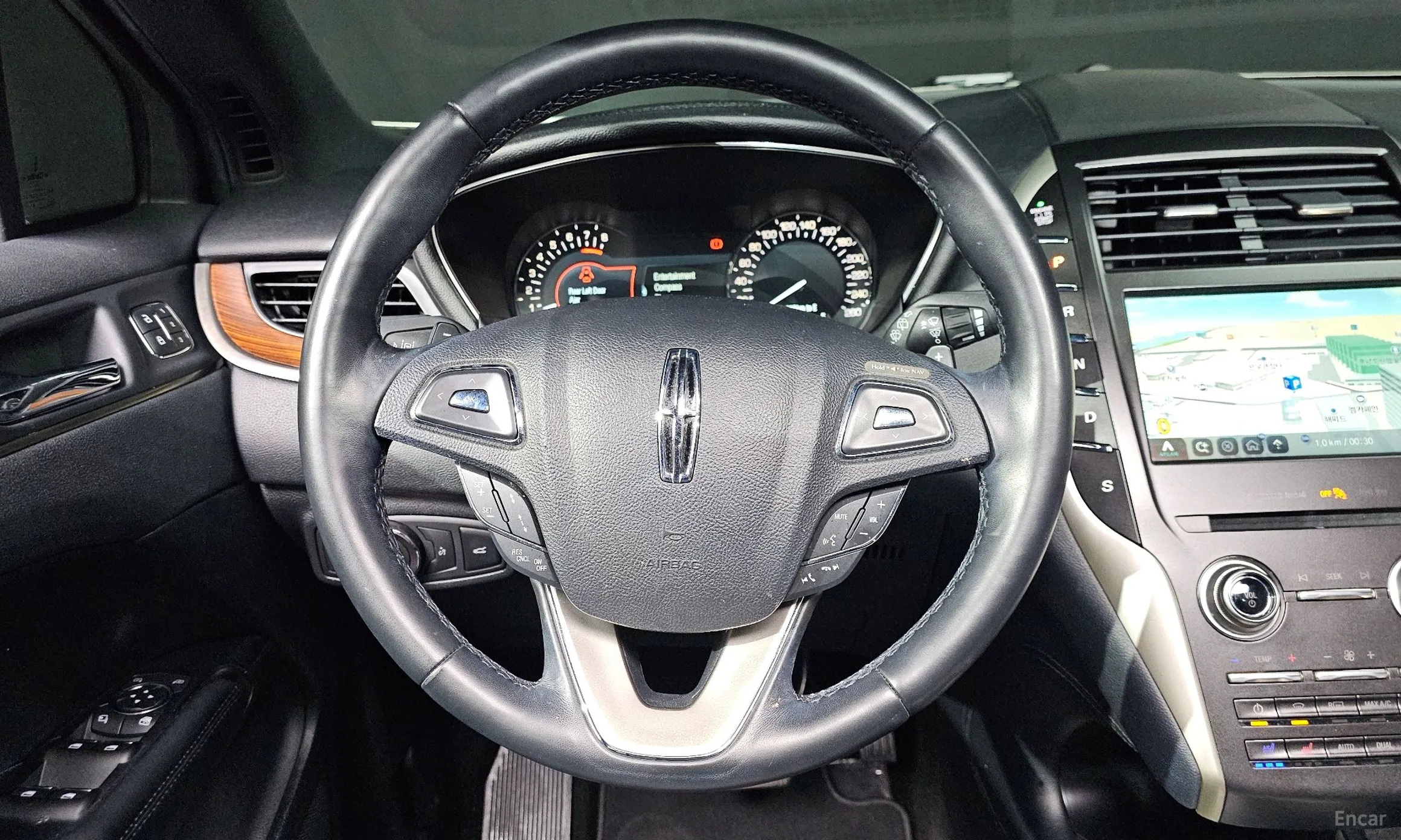 Lincoln MKC превью 14