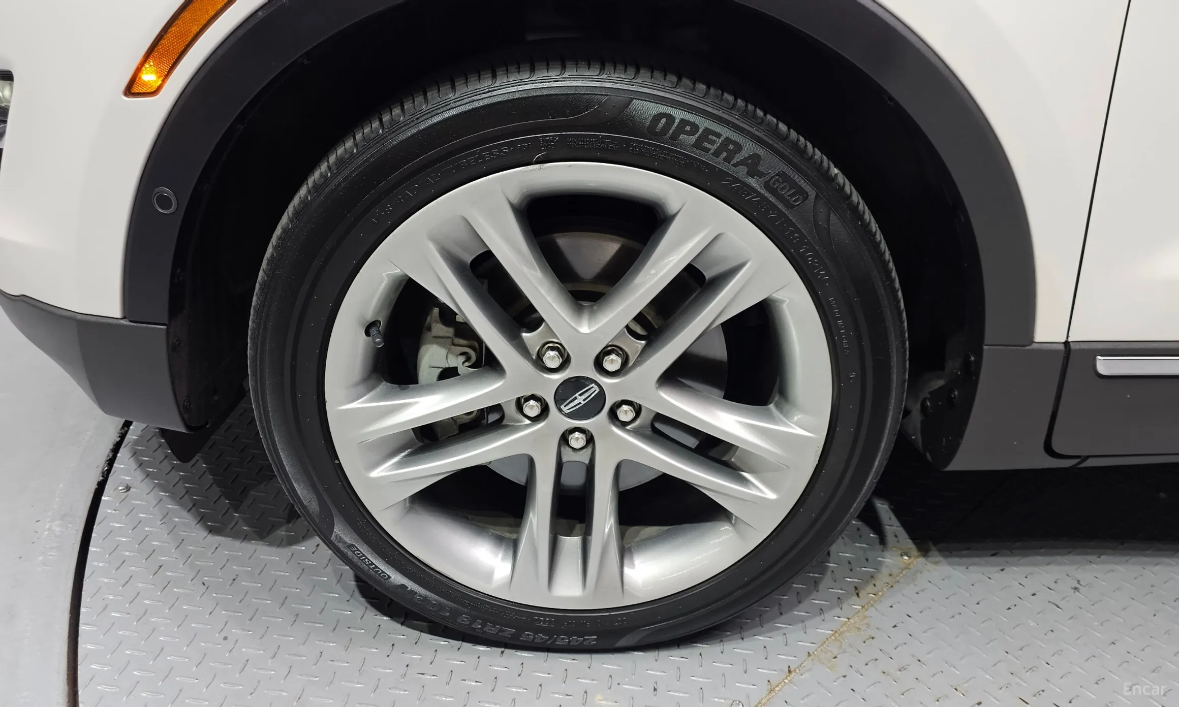 Lincoln MKC превью 5
