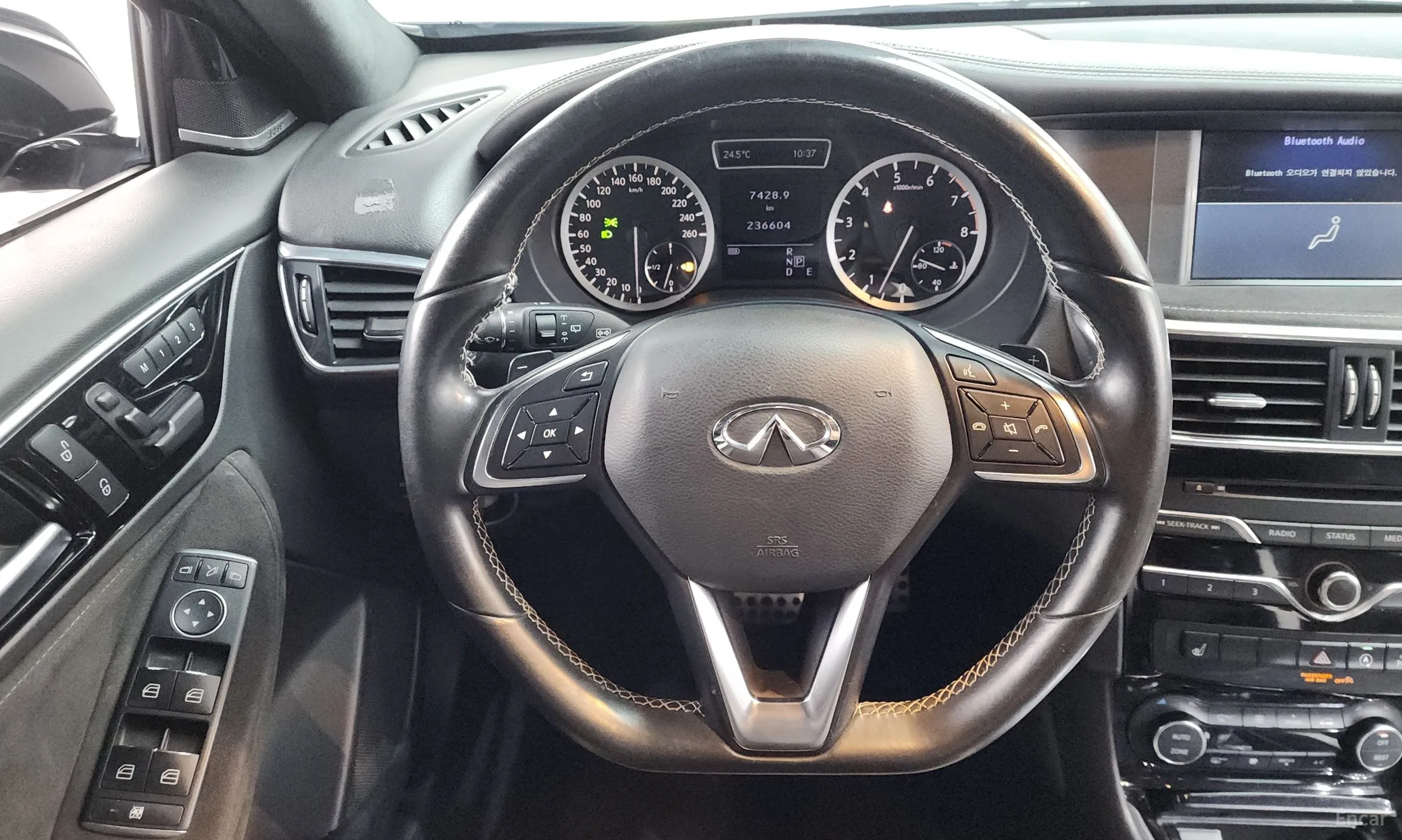 Infiniti Q30 превью 13