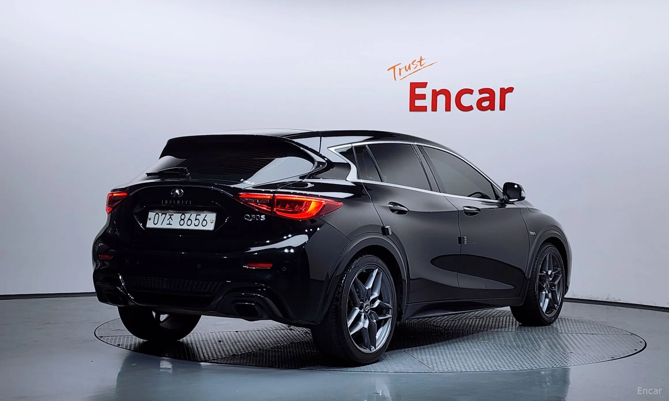 Infiniti Q30