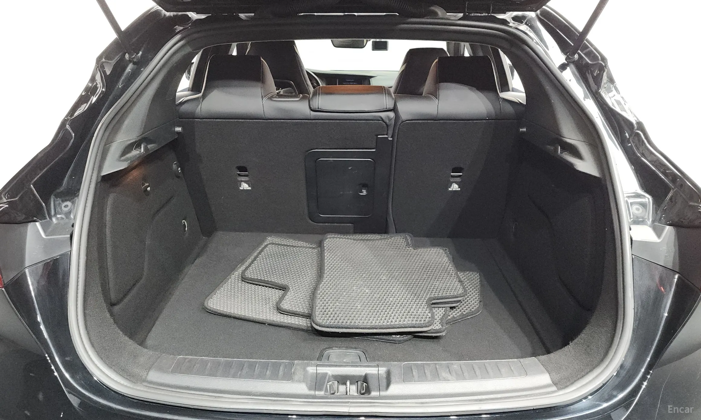 Infiniti Q30 превью 16