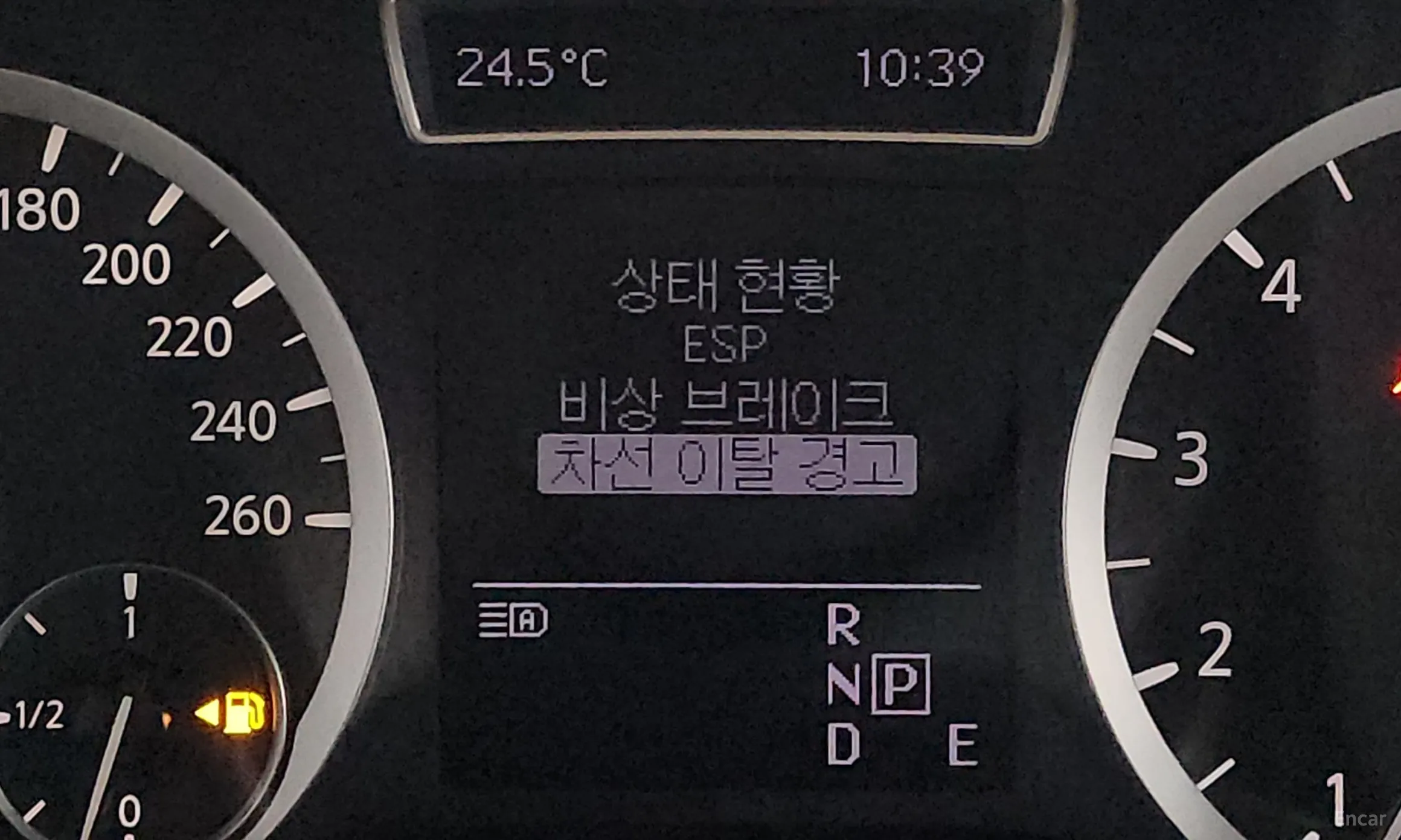 Infiniti Q30 превью 18