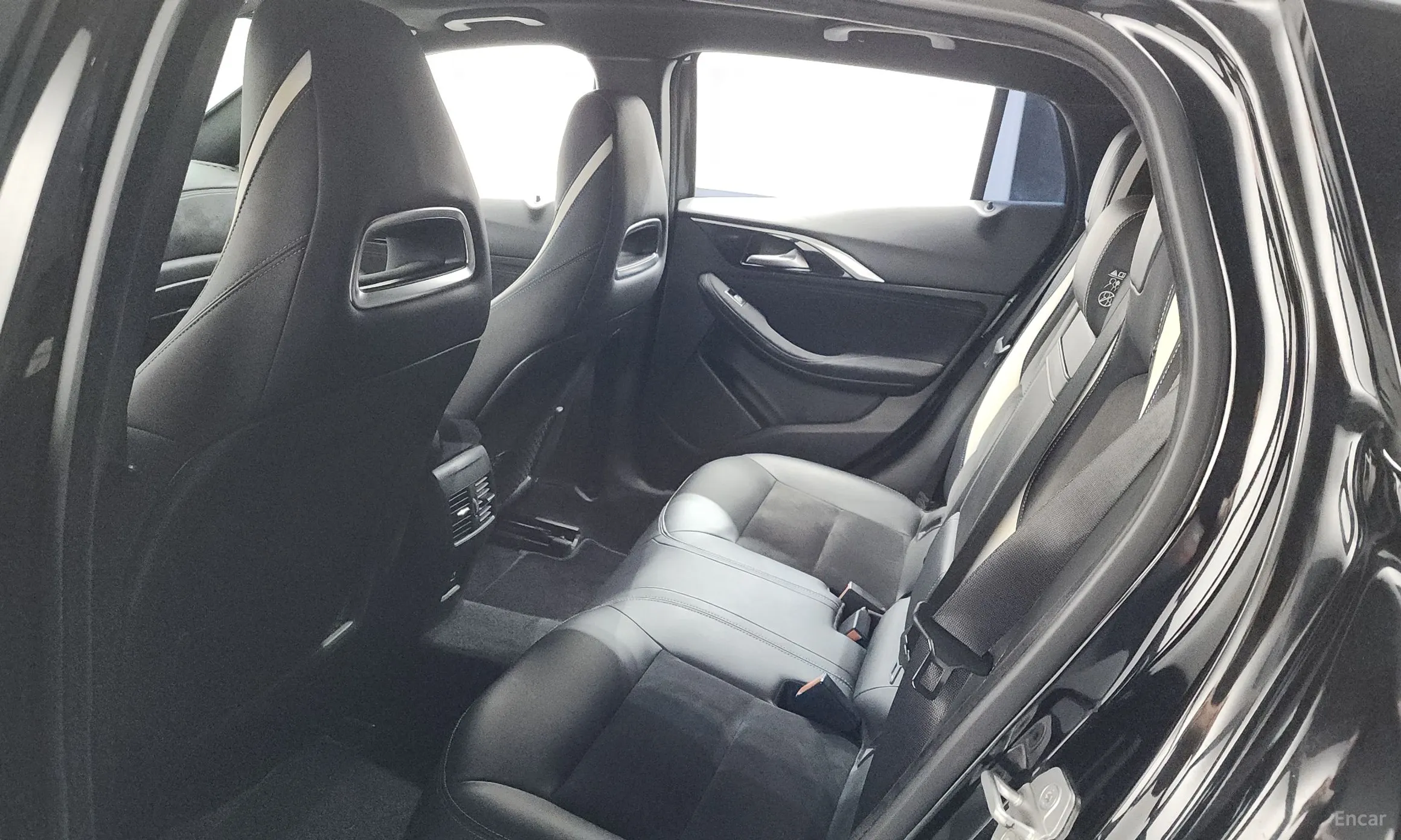 Infiniti Q30 превью 19