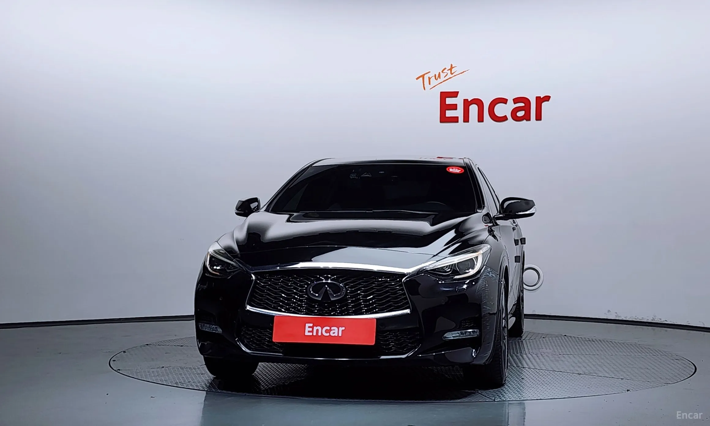 Infiniti Q30 превью 3