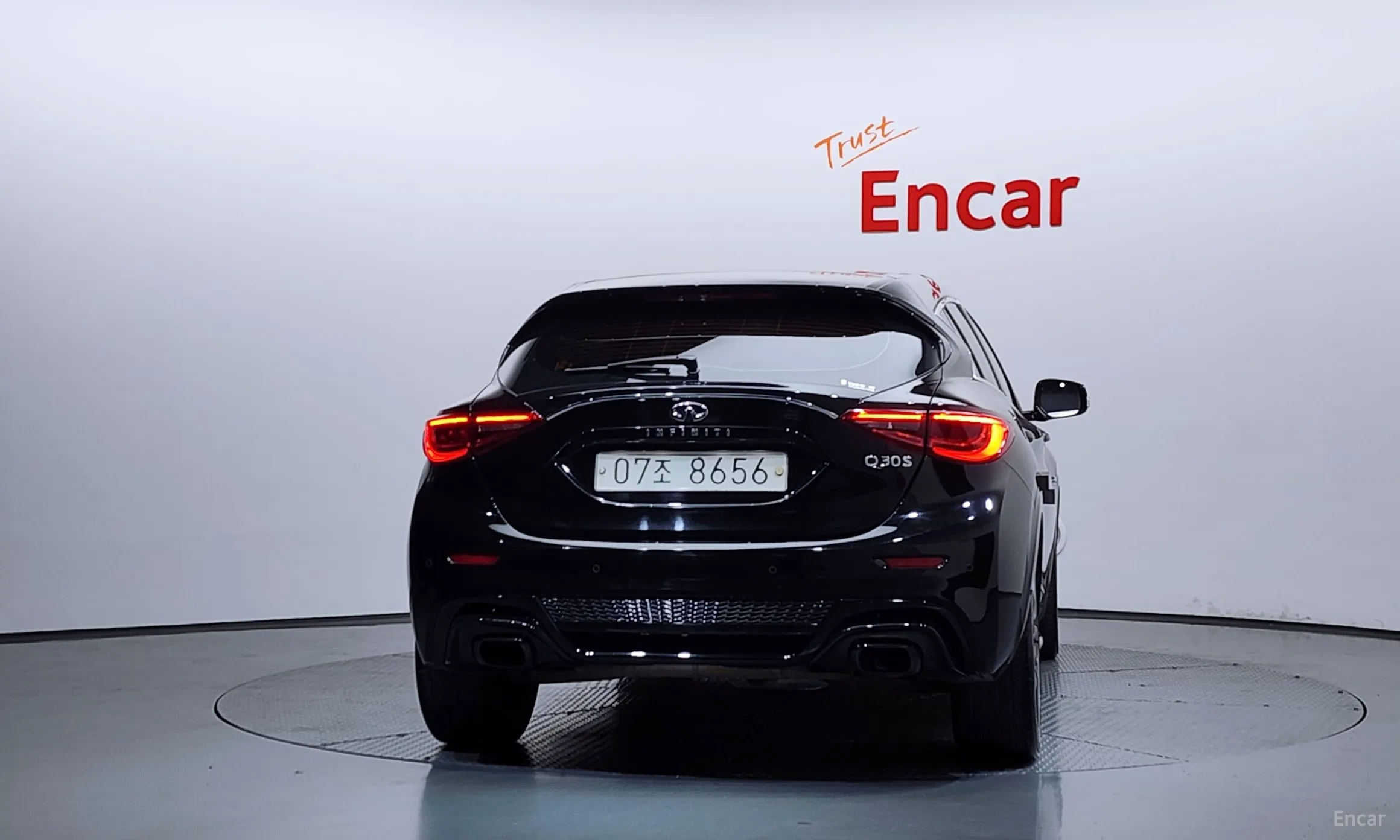 Infiniti Q30 превью 4