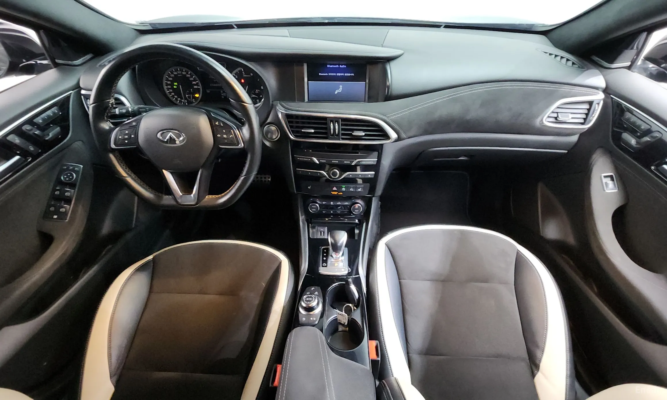Infiniti Q30 превью 7