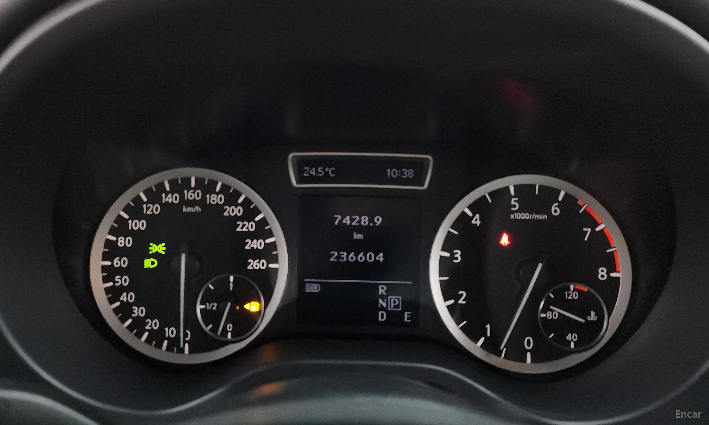 Infiniti Q30 превью 8
