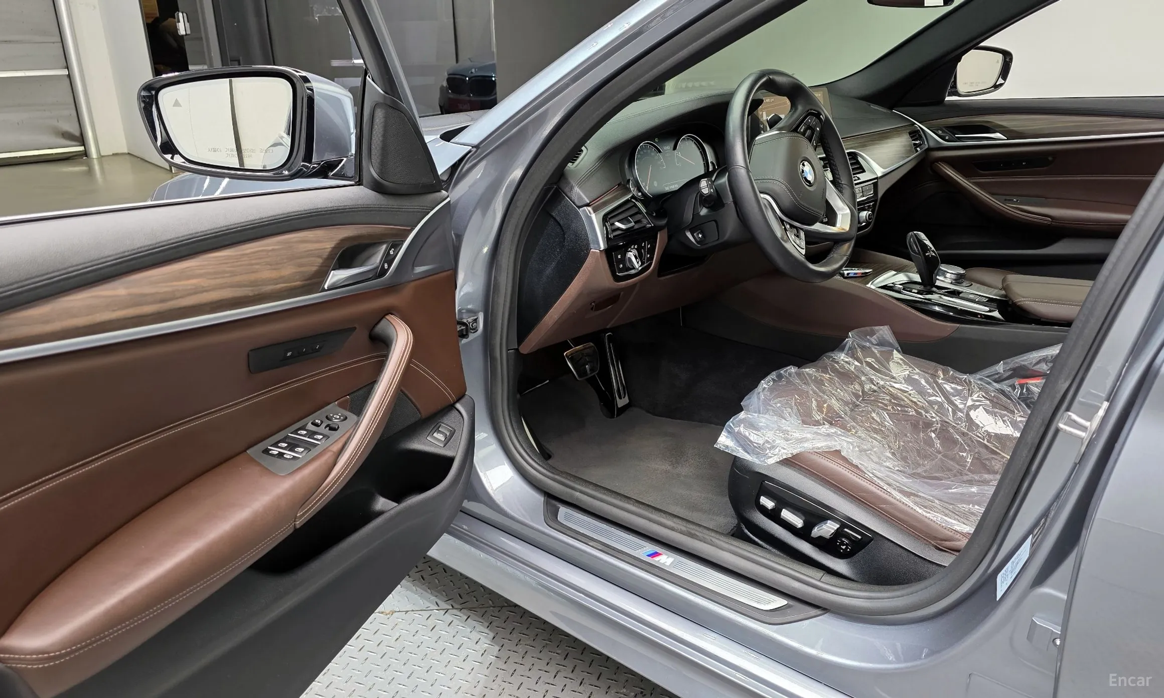 BMW 5 Series (G30) превью 10