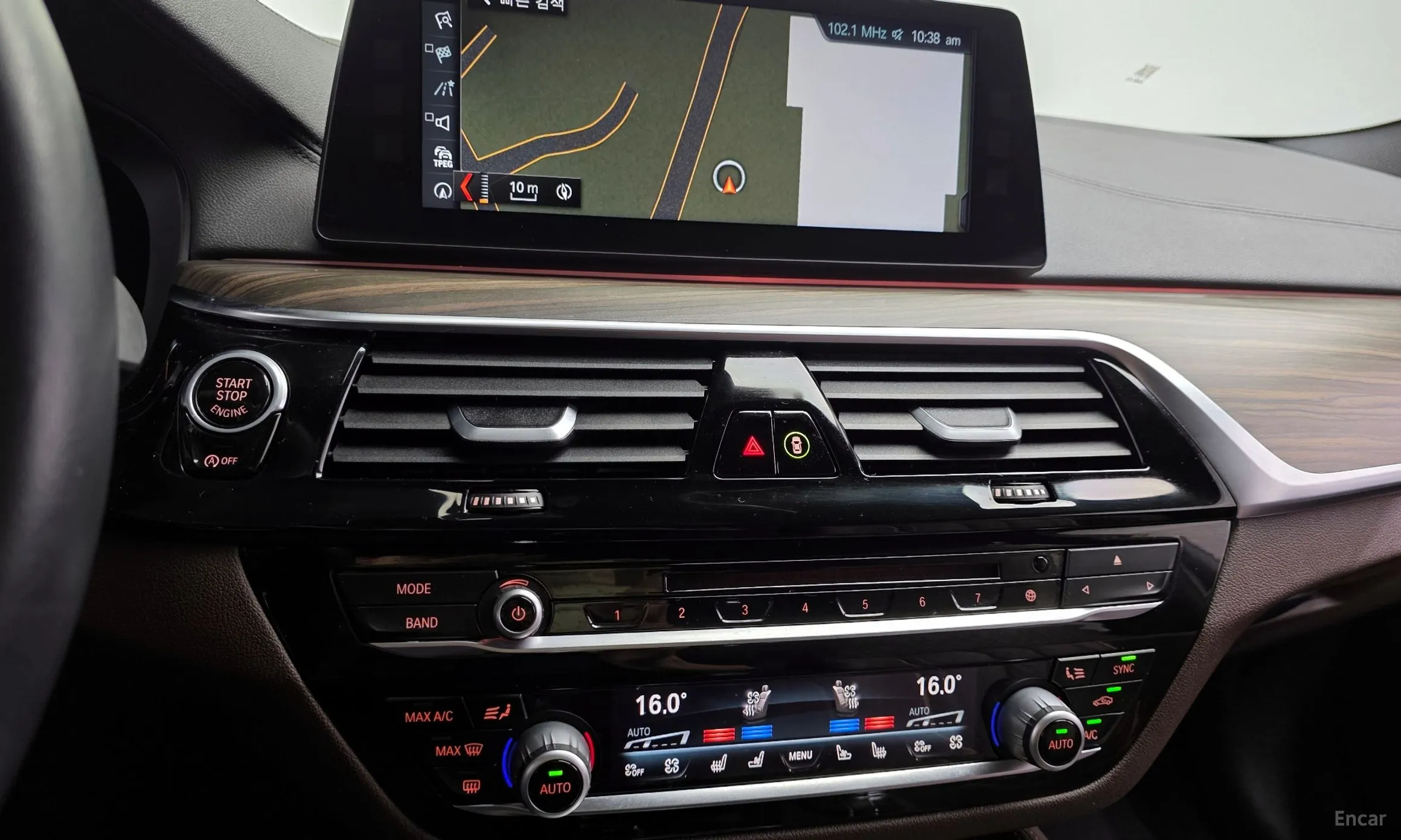 BMW 5 Series (G30) превью 14