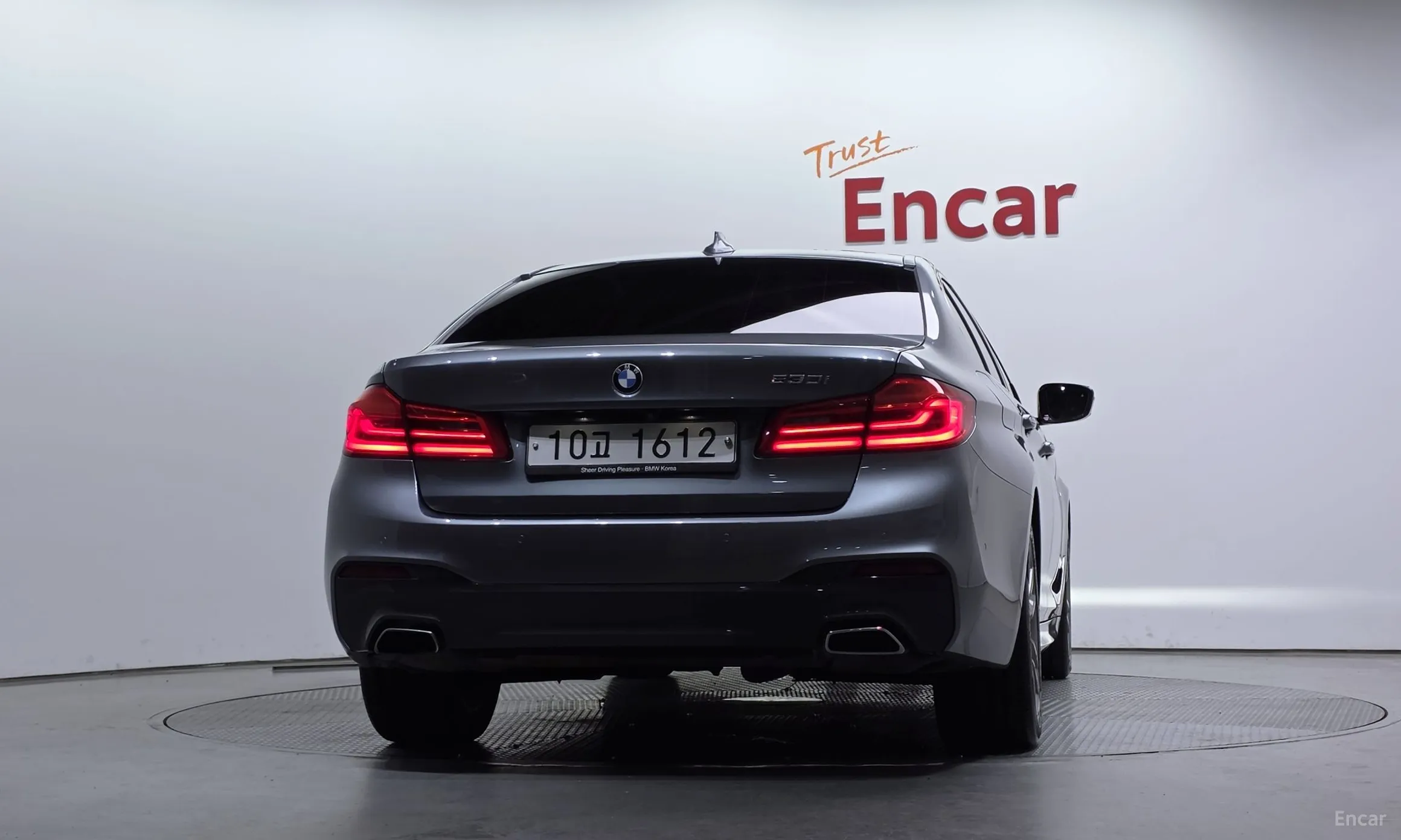 BMW 5 Series (G30) превью 4