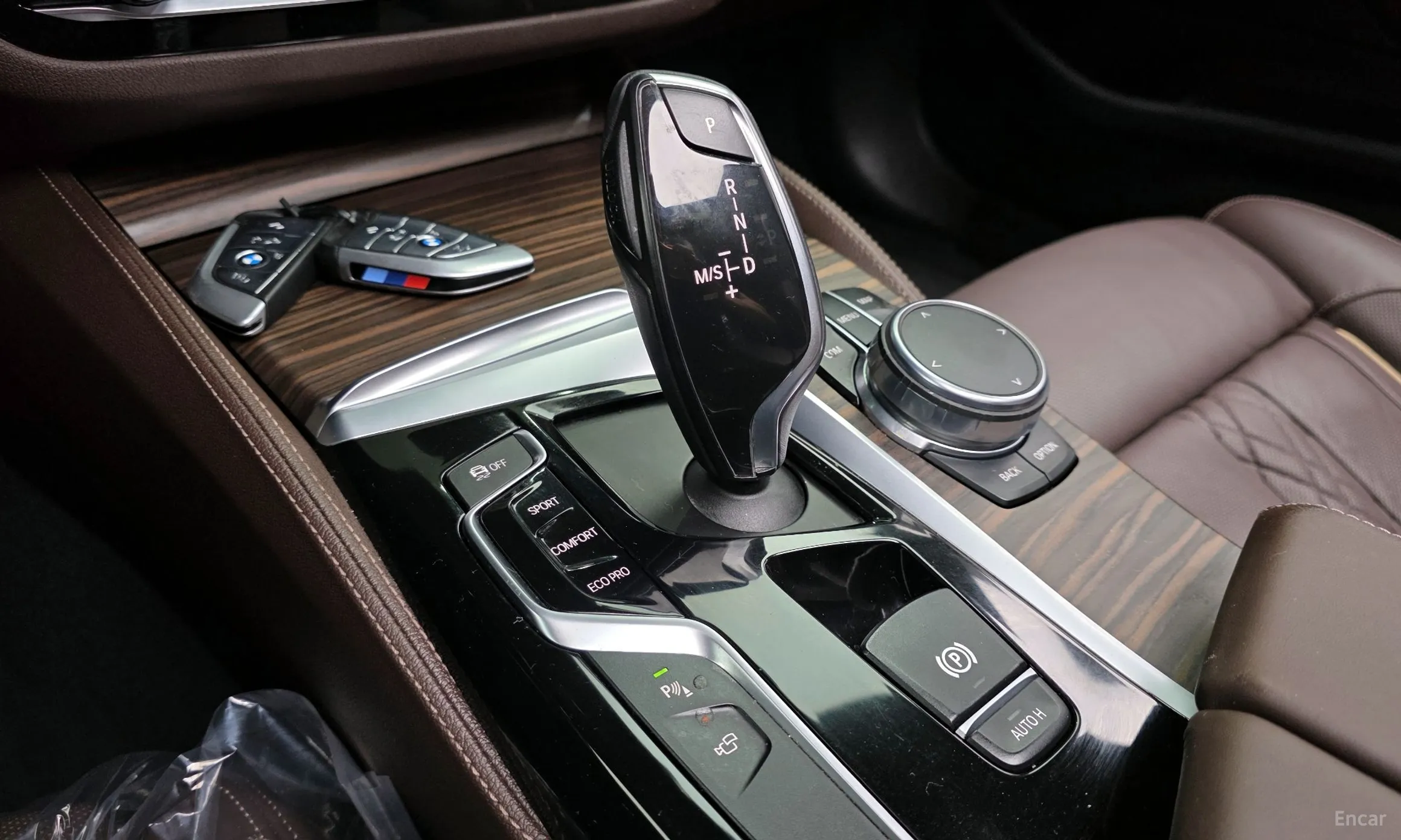 BMW 5 Series (G30) превью 9