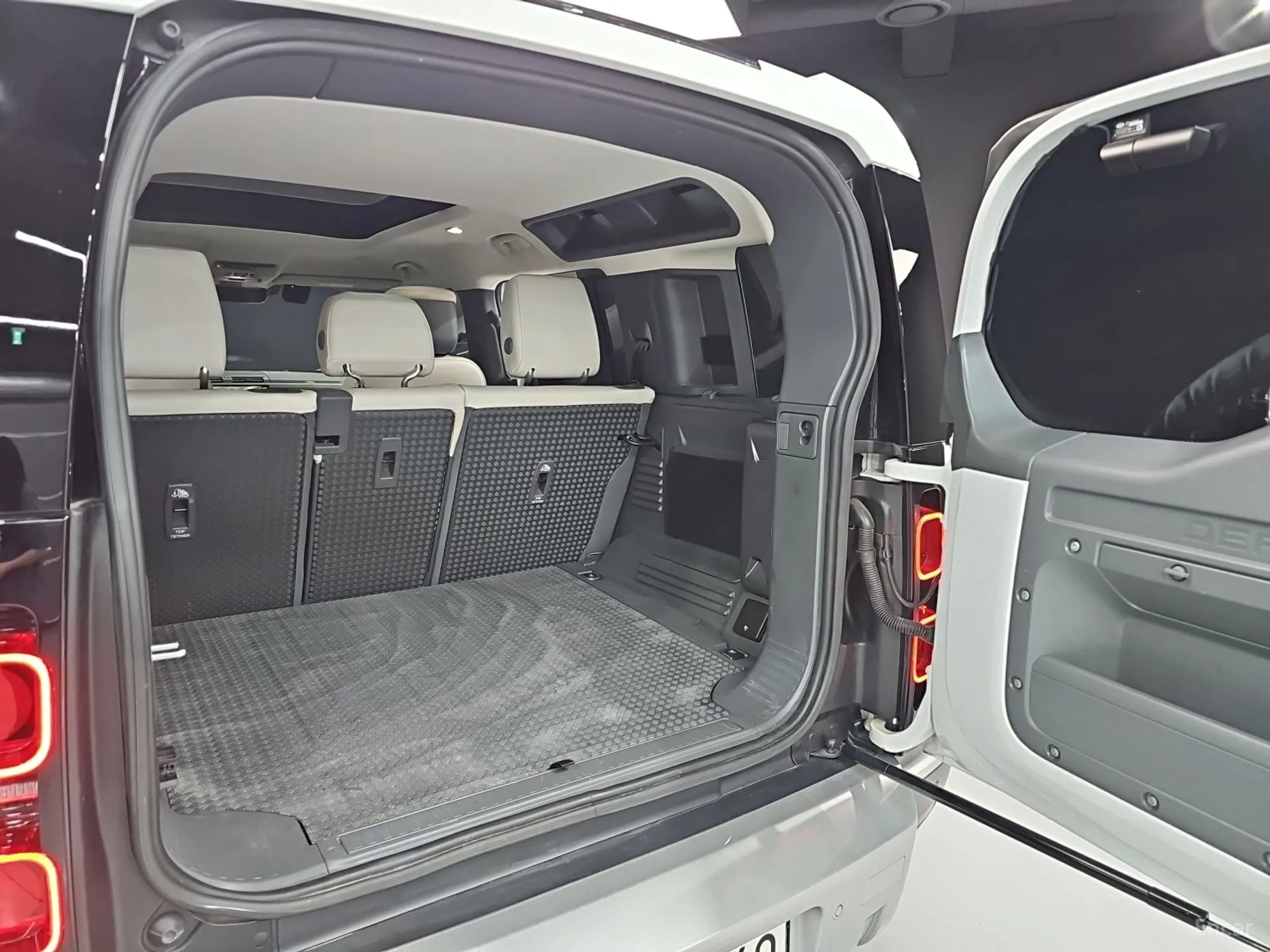 Land Rover Defender (L663) превью 19