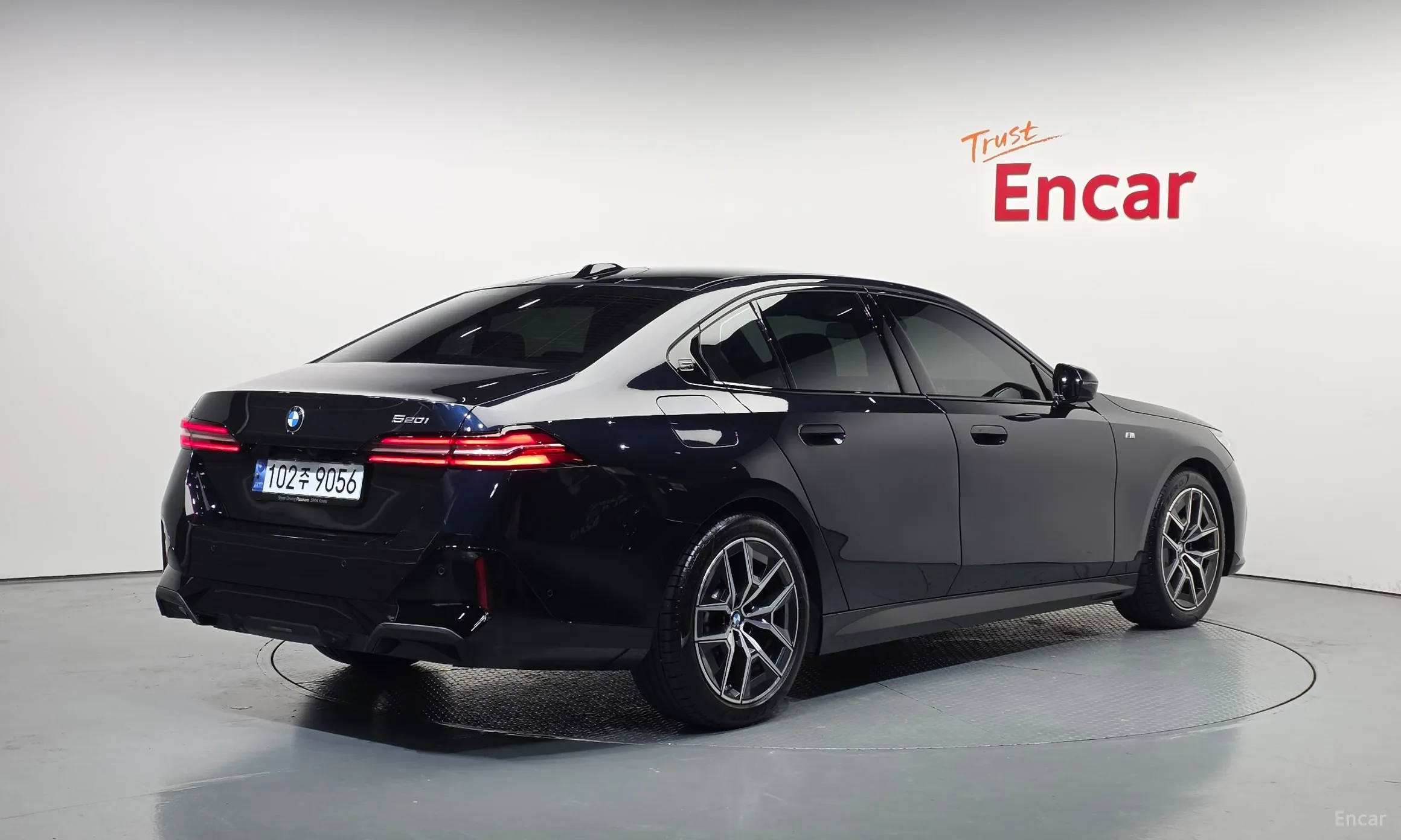 BMW 5 Series (G60) превью 2