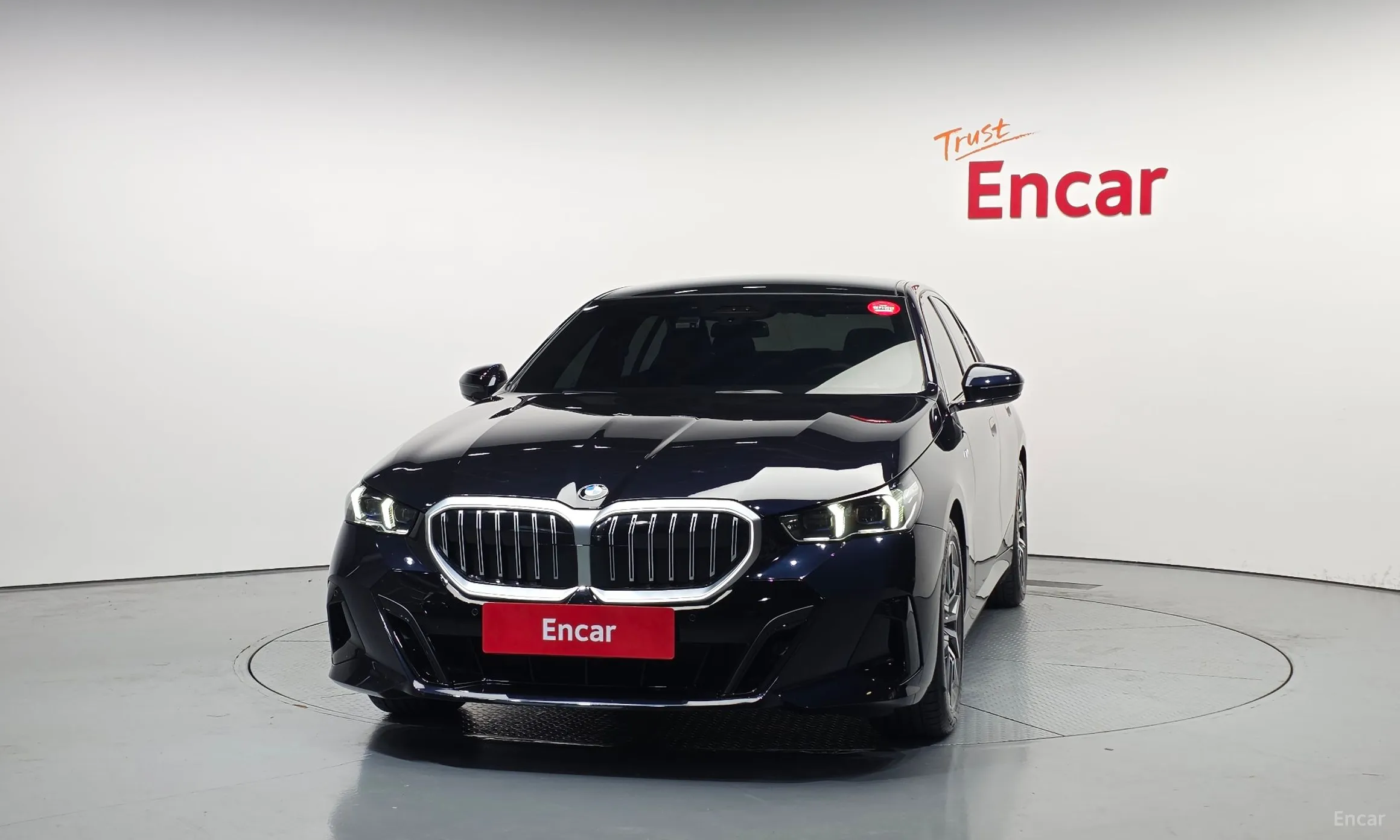 BMW 5 Series (G60) превью 3