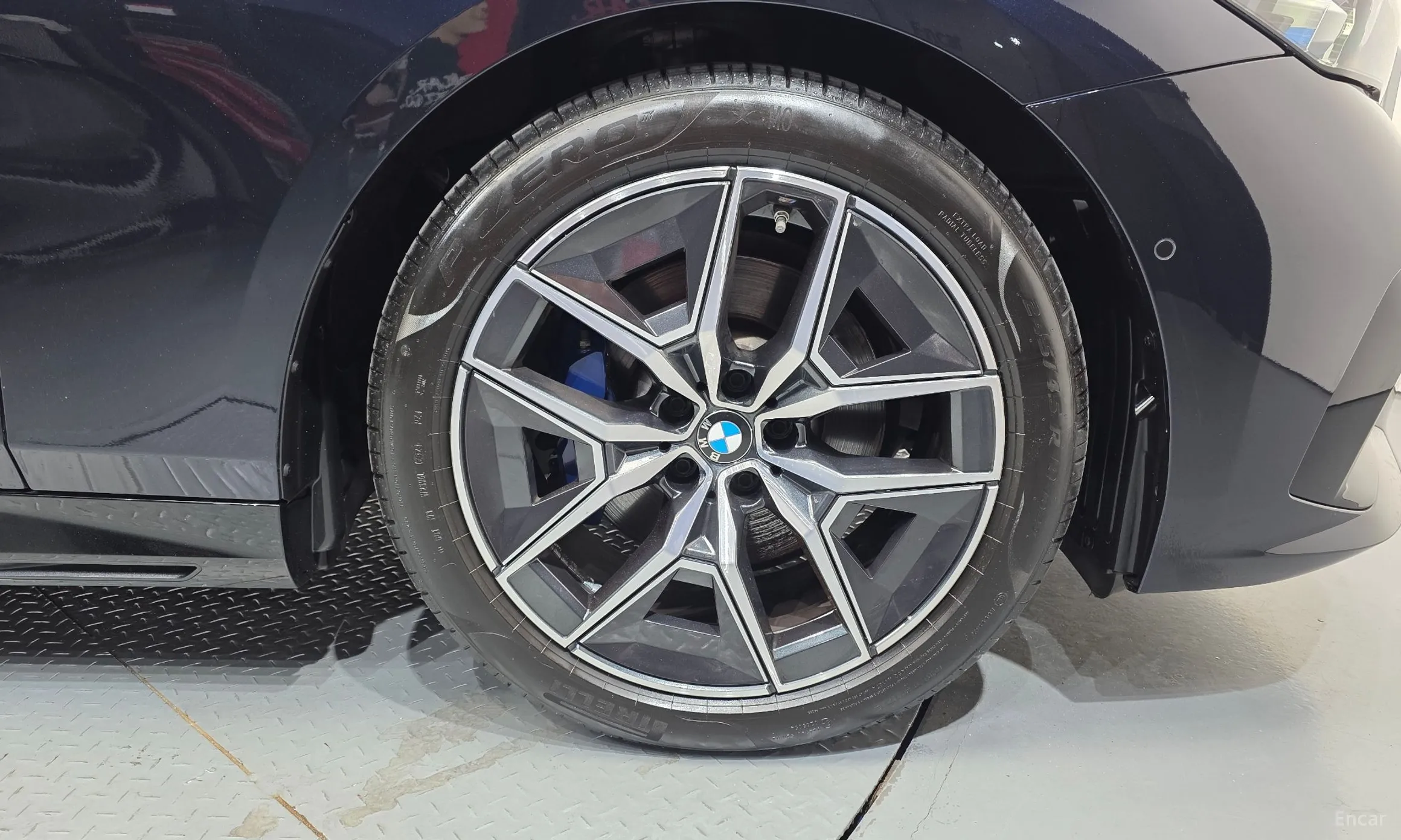BMW 5 Series (G60) превью 5