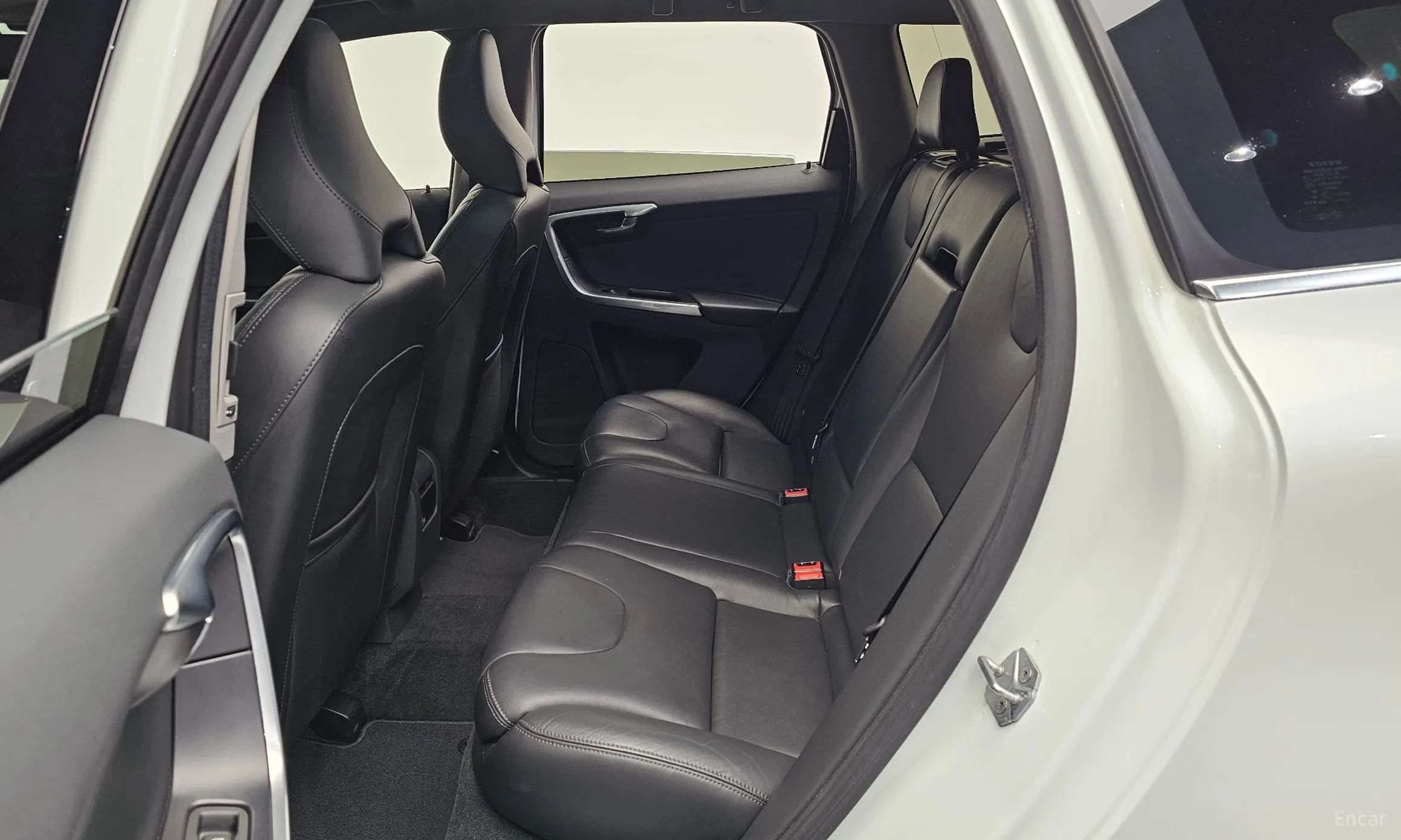 Volvo XC60 превью 11