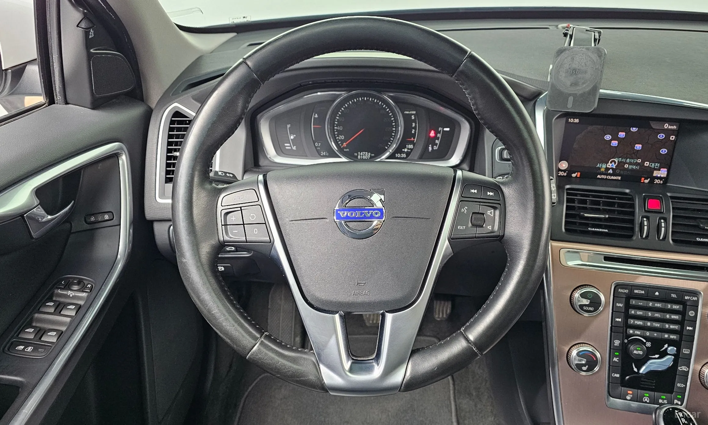 Volvo XC60 превью 12
