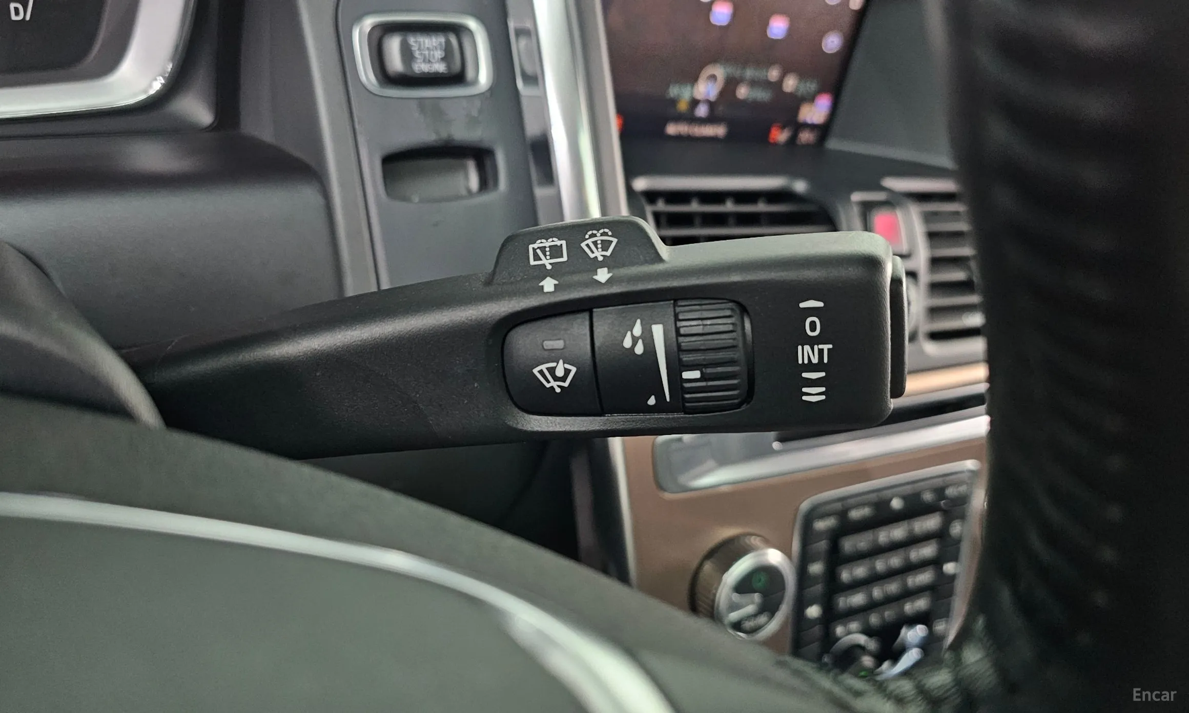 Volvo XC60 превью 17