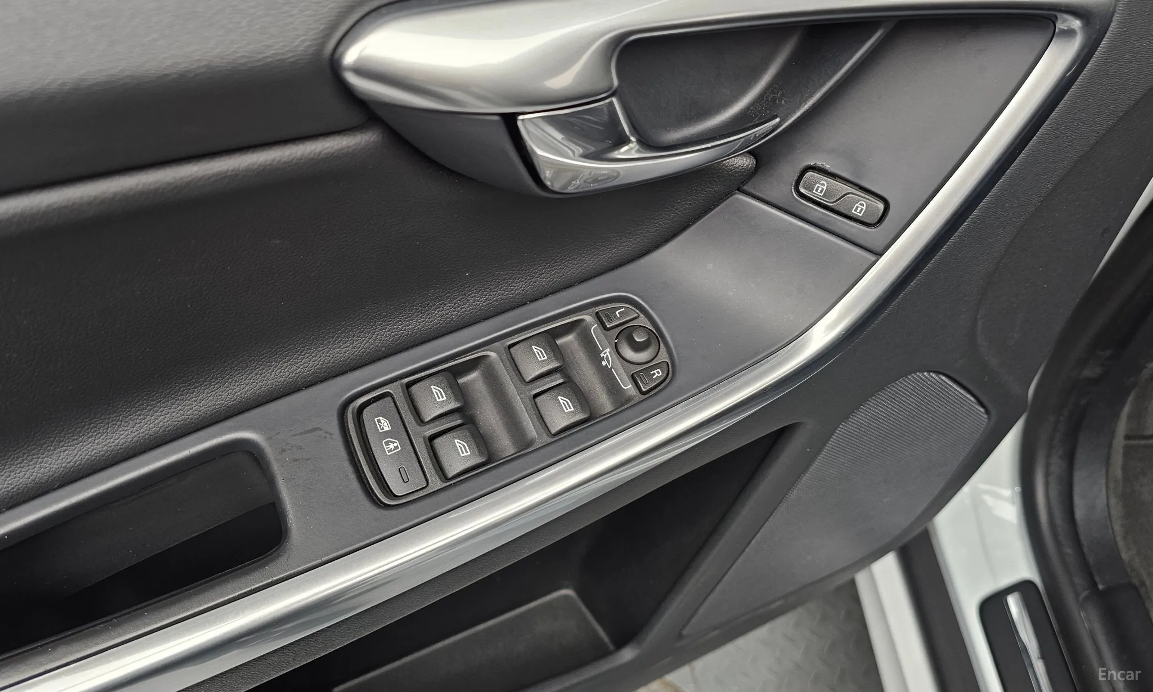 Volvo XC60 превью 18